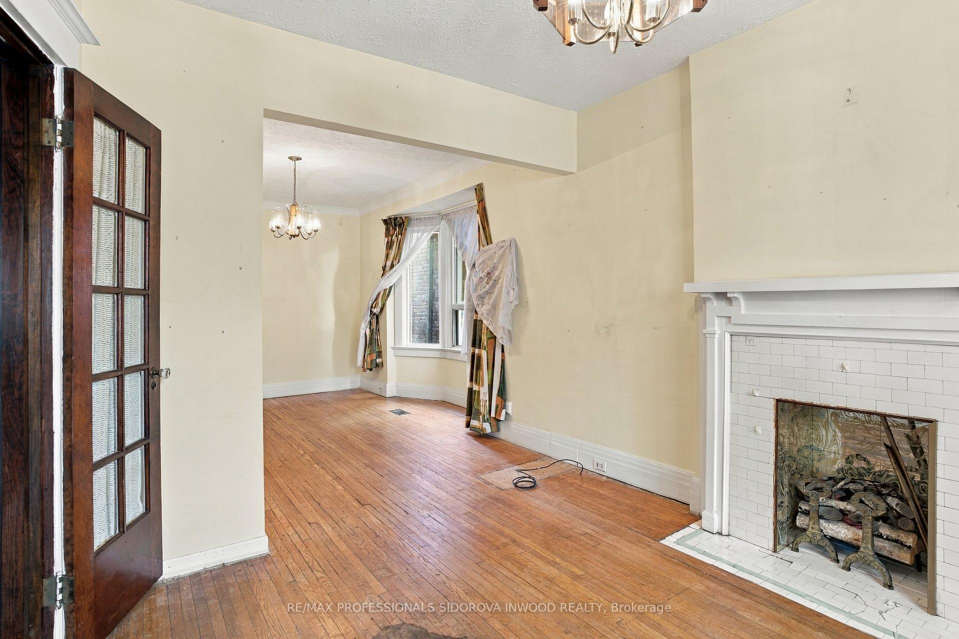 Photo 4 of 172 Quebec Avenue, Toronto, High Park North — HOMEH
