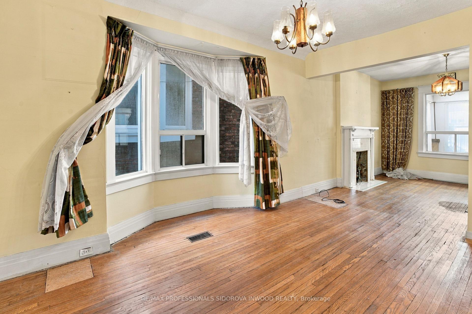 Photo 5 of 172 Quebec Avenue, Toronto, High Park North — HOMEH