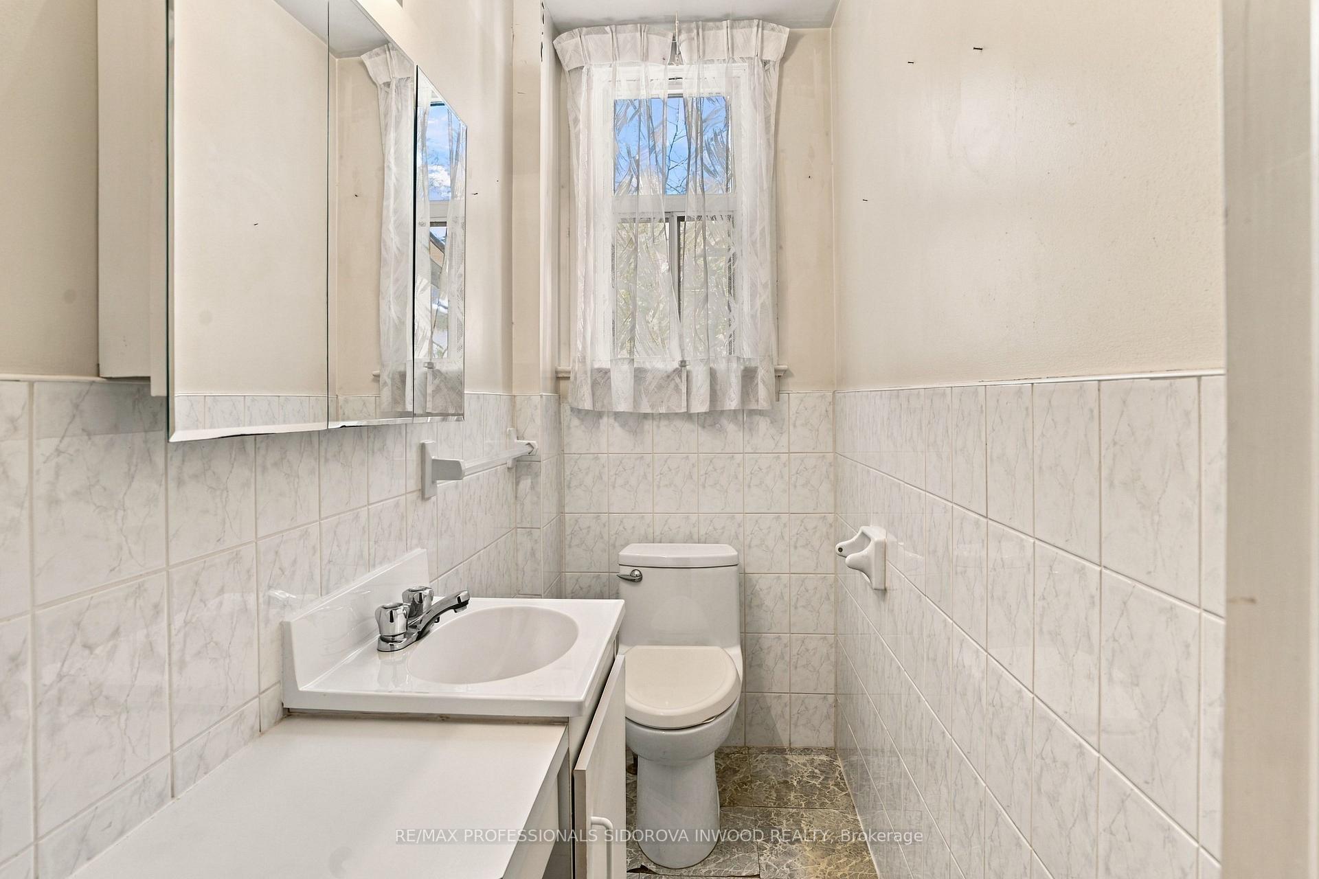 Photo 11 of 172 Quebec Avenue, Toronto, High Park North — HOMEH