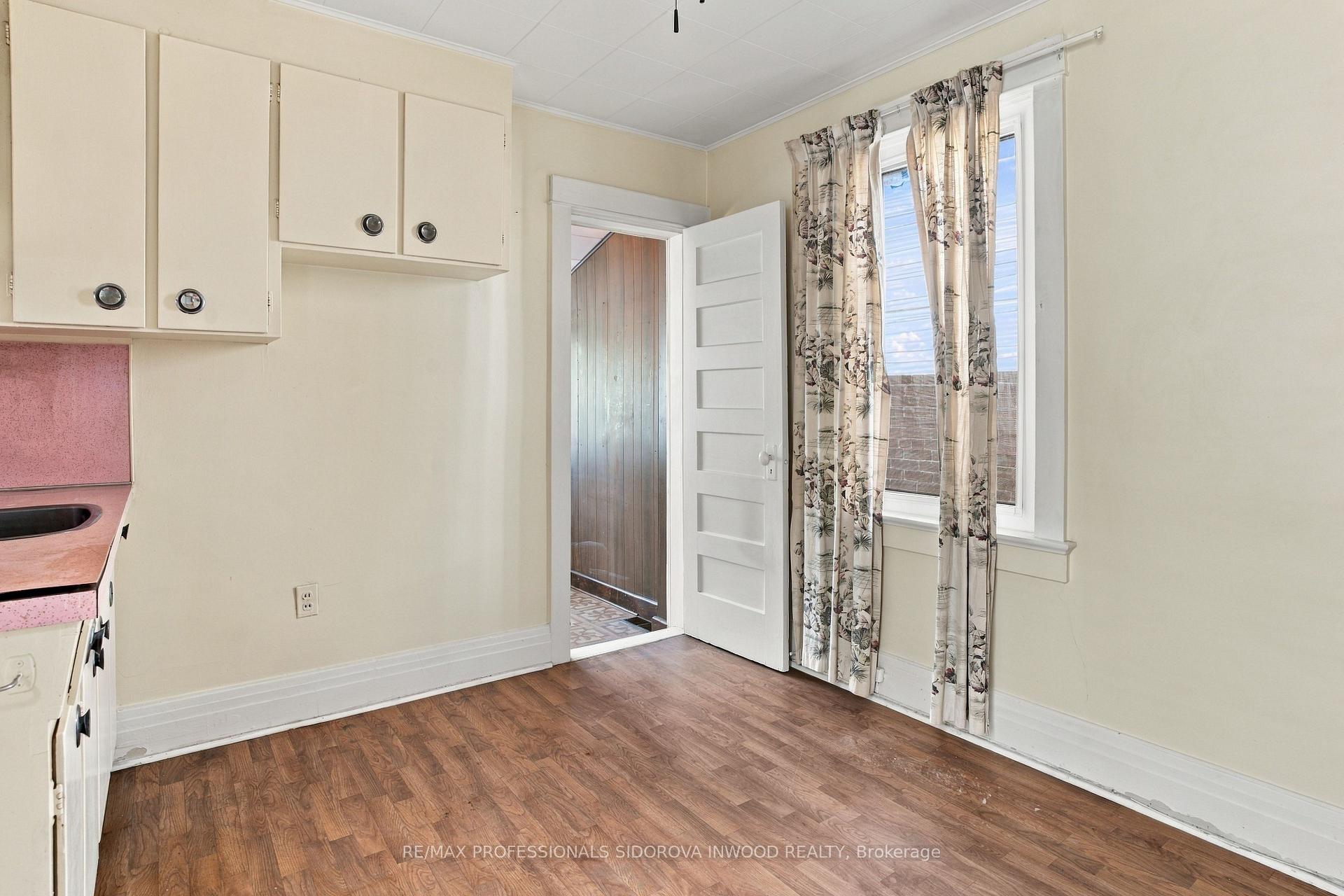Photo 17 of 172 Quebec Avenue, Toronto, High Park North — HOMEH