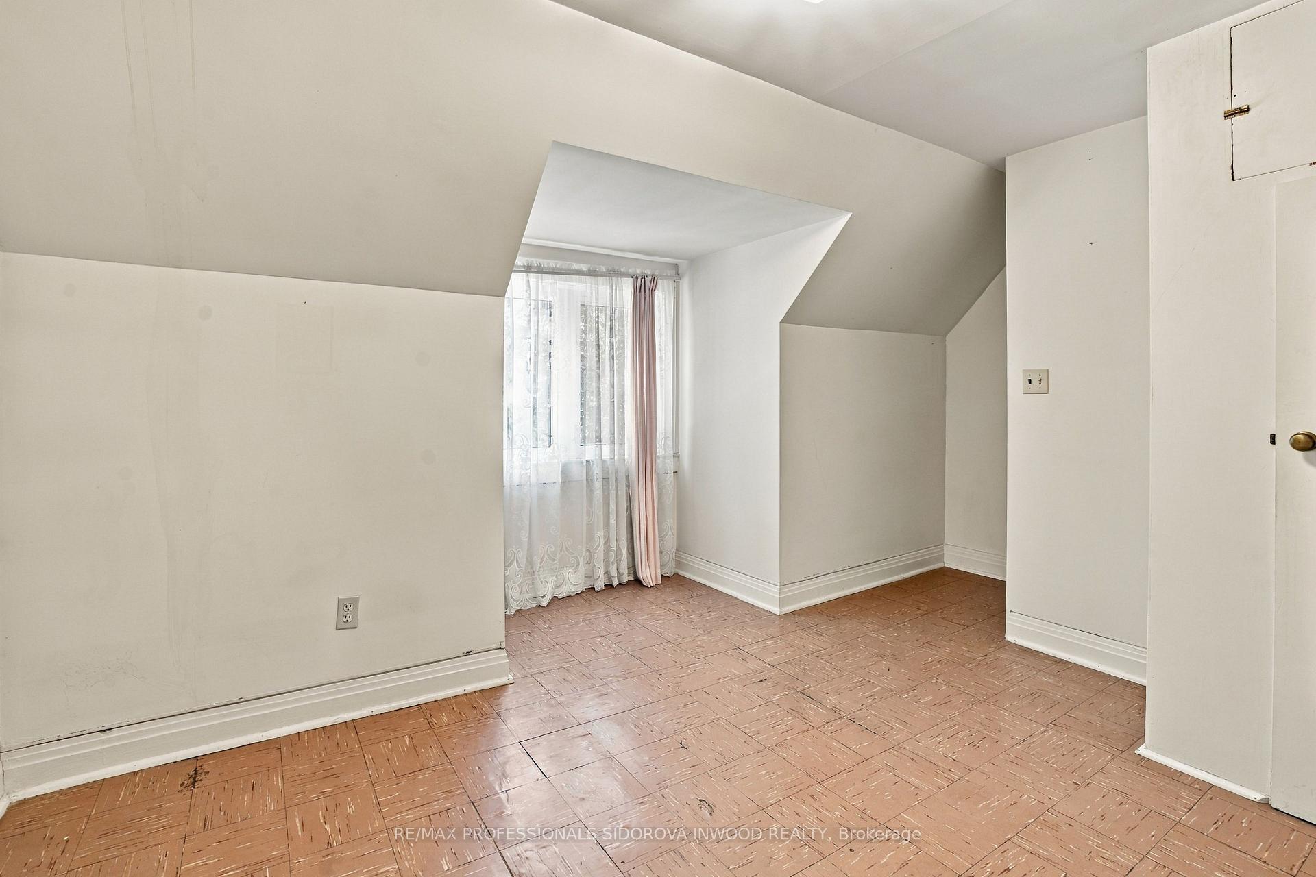 Photo 21 of 172 Quebec Avenue, Toronto, High Park North — HOMEH