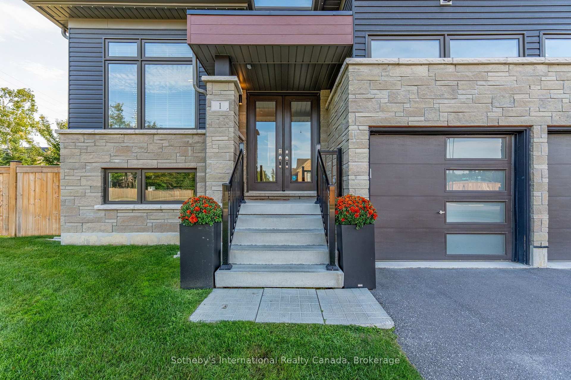 Photo 5 of 1 Chiara Drive, Wasaga Beach — HOMEH