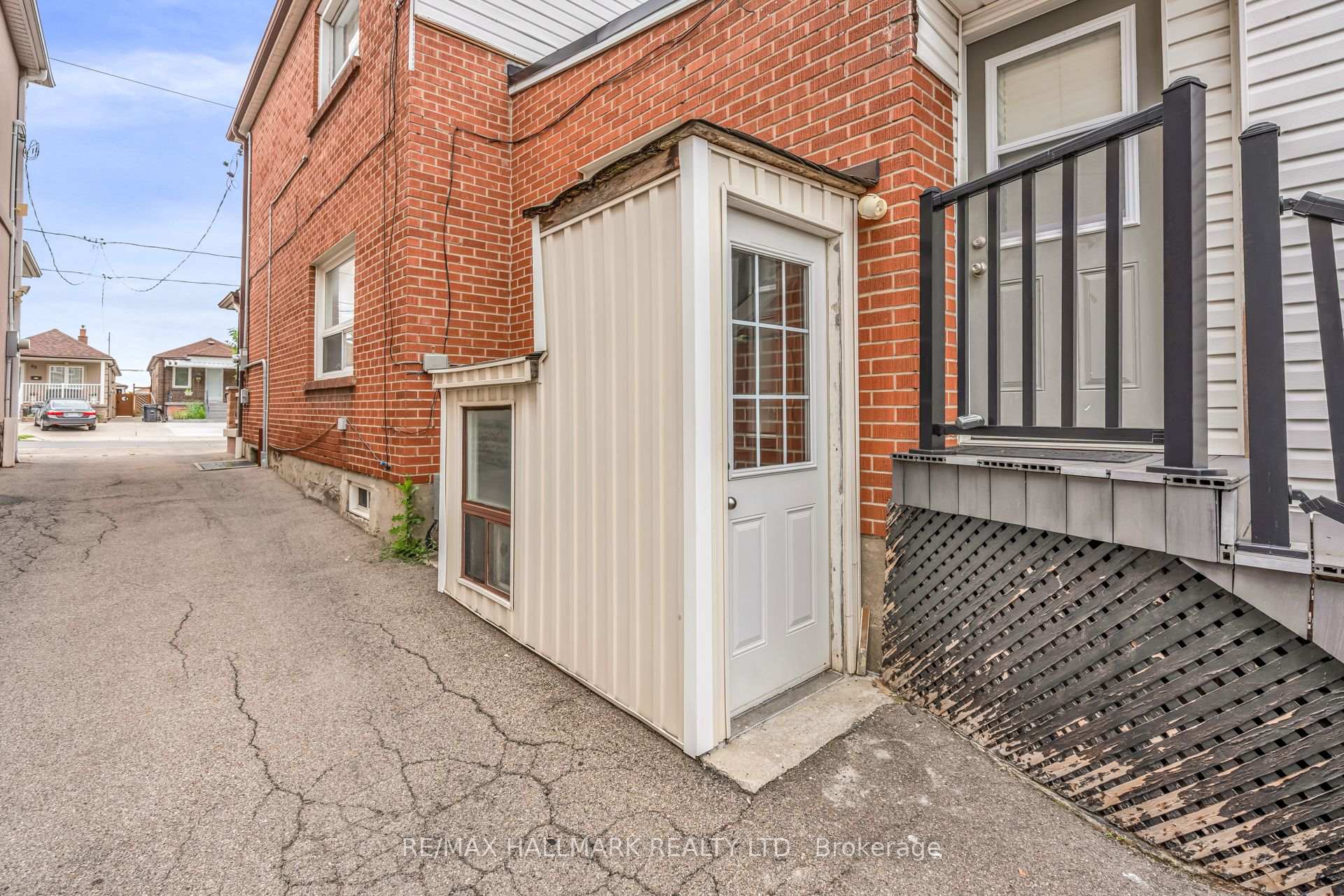 Photo 3 of 65 Kirknewton Road, Toronto, Caledonia-Fairbank — HOMEH