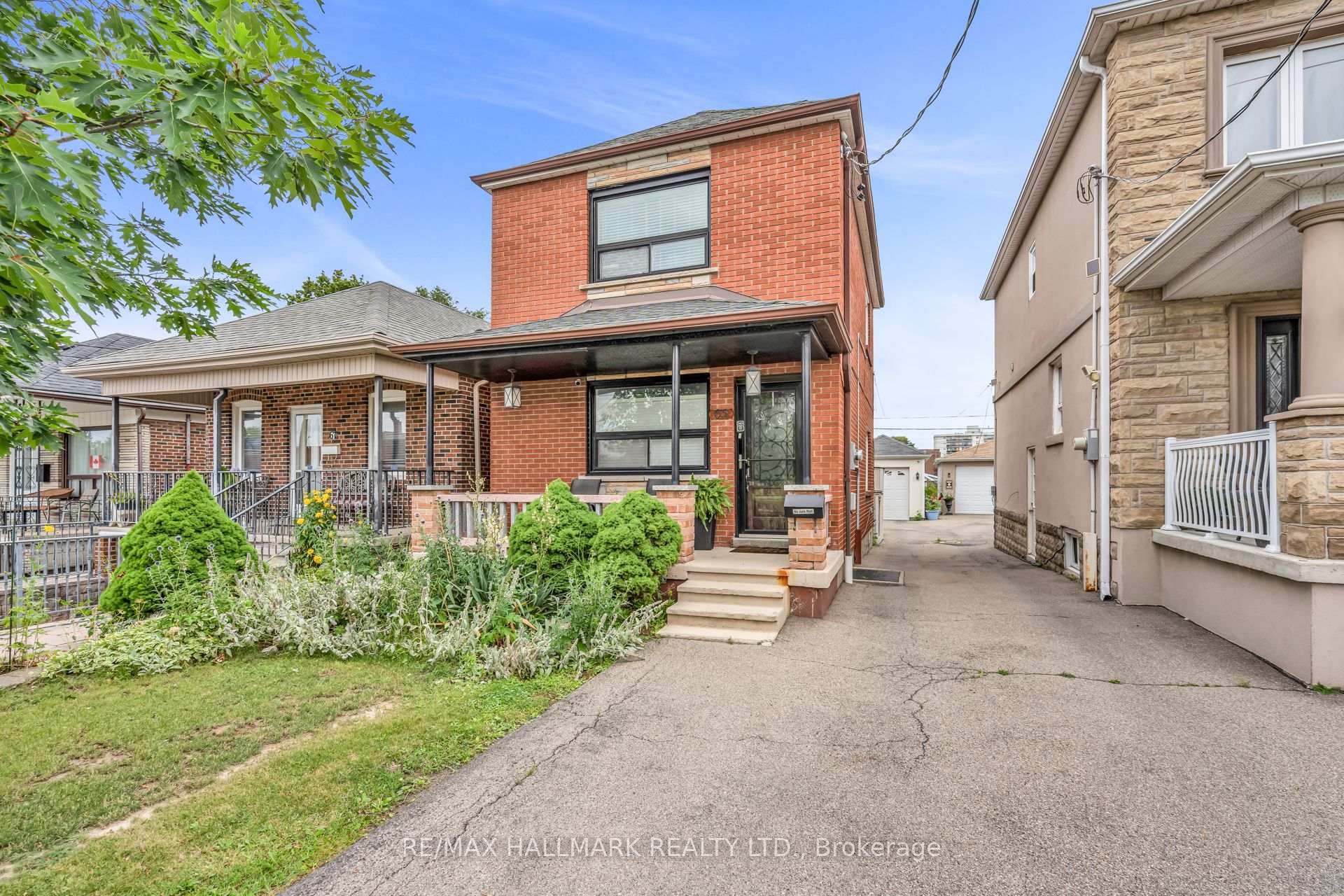 Photo 33 of 65 Kirknewton Road, Toronto, Caledonia-Fairbank — HOMEH