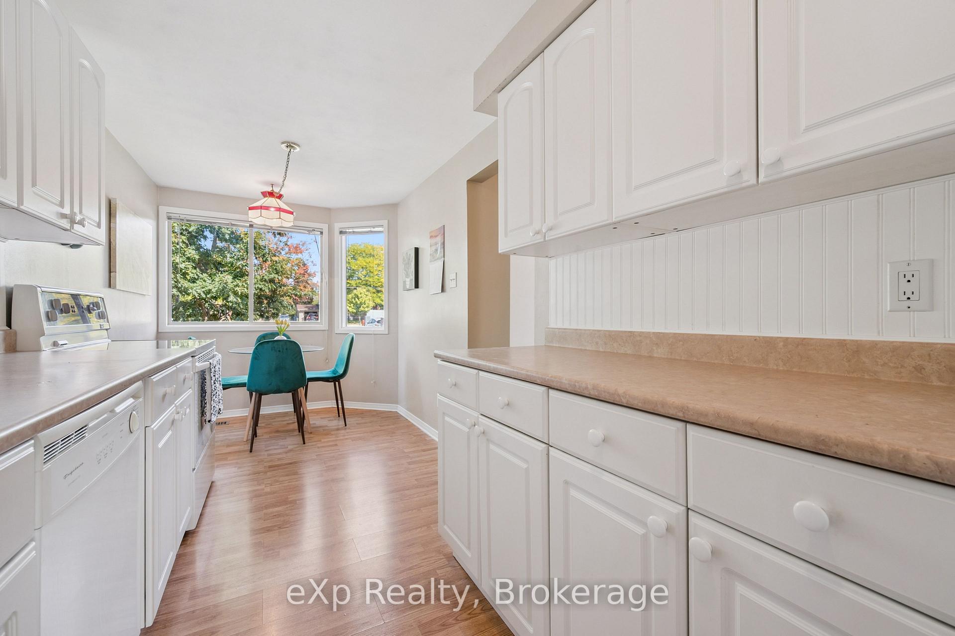 Photo 4 of Unit 44, 40 Silvercreek Parkway N, Guelph, Junction/Onward Willow — HOMEH