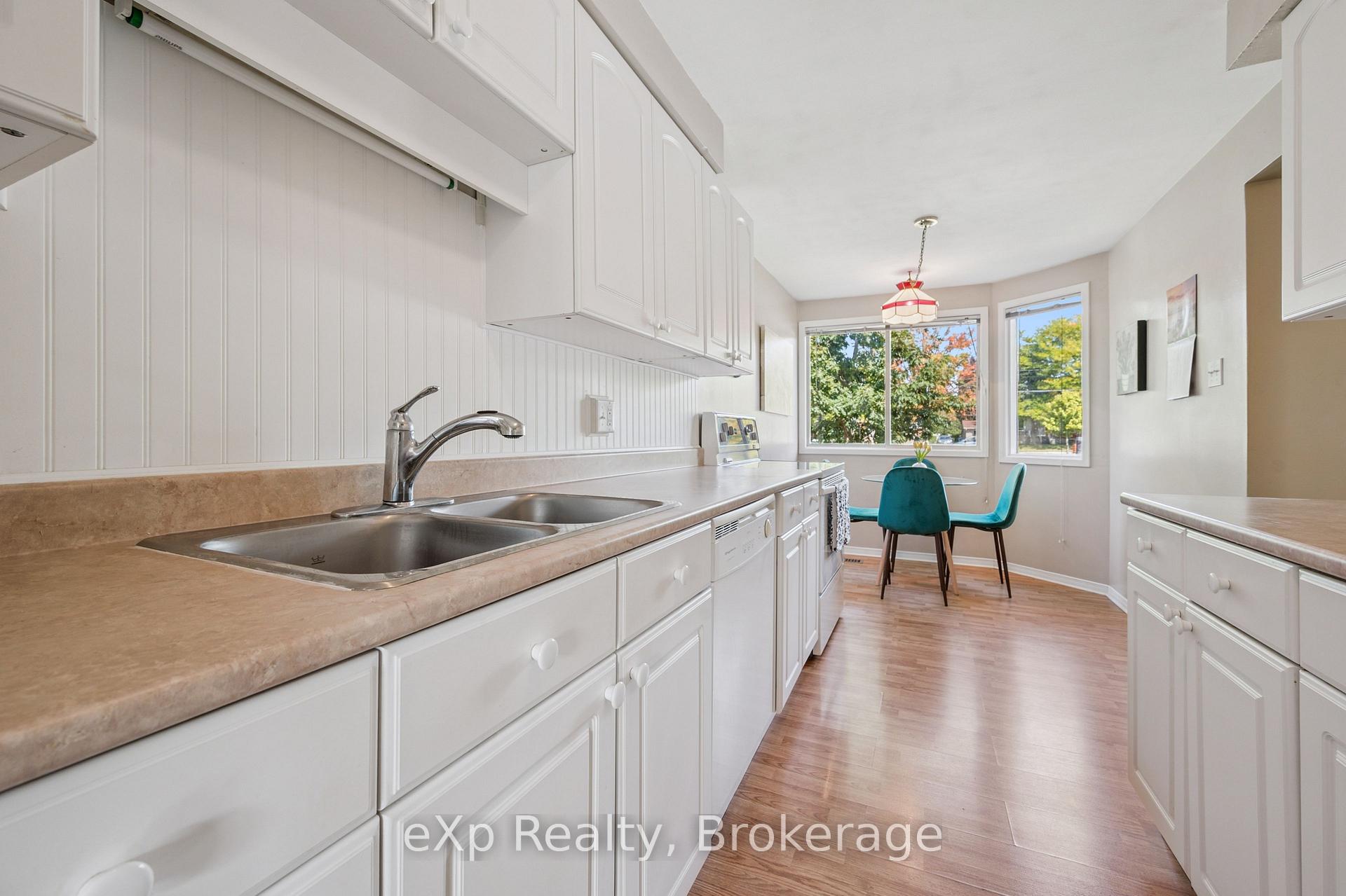 Photo 5 of Unit 44, 40 Silvercreek Parkway N, Guelph, Junction/Onward Willow — HOMEH