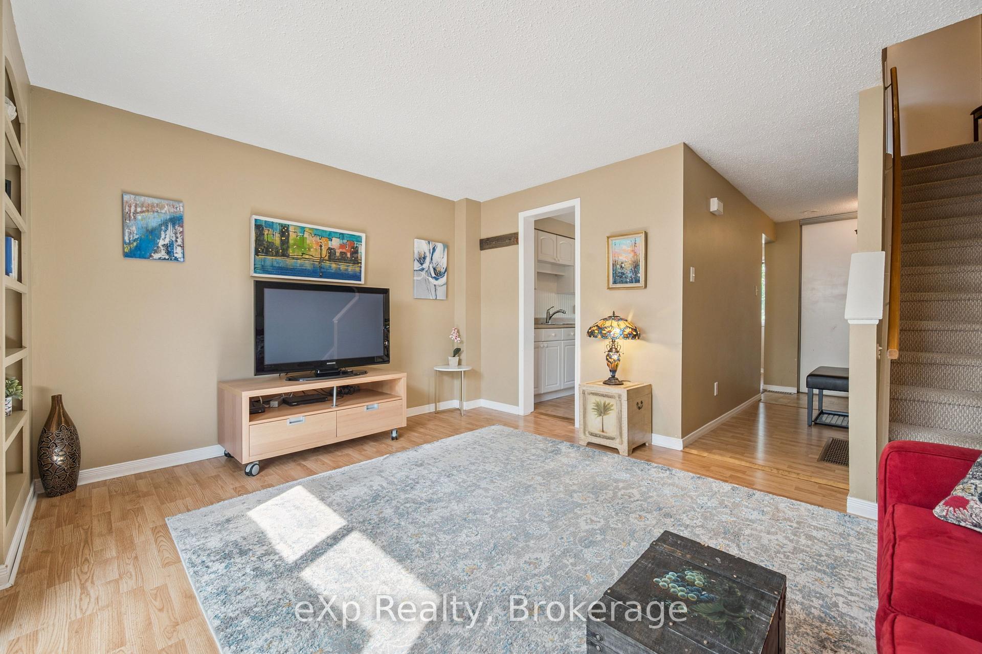Photo 11 of Unit 44, 40 Silvercreek Parkway N, Guelph, Junction/Onward Willow — HOMEH