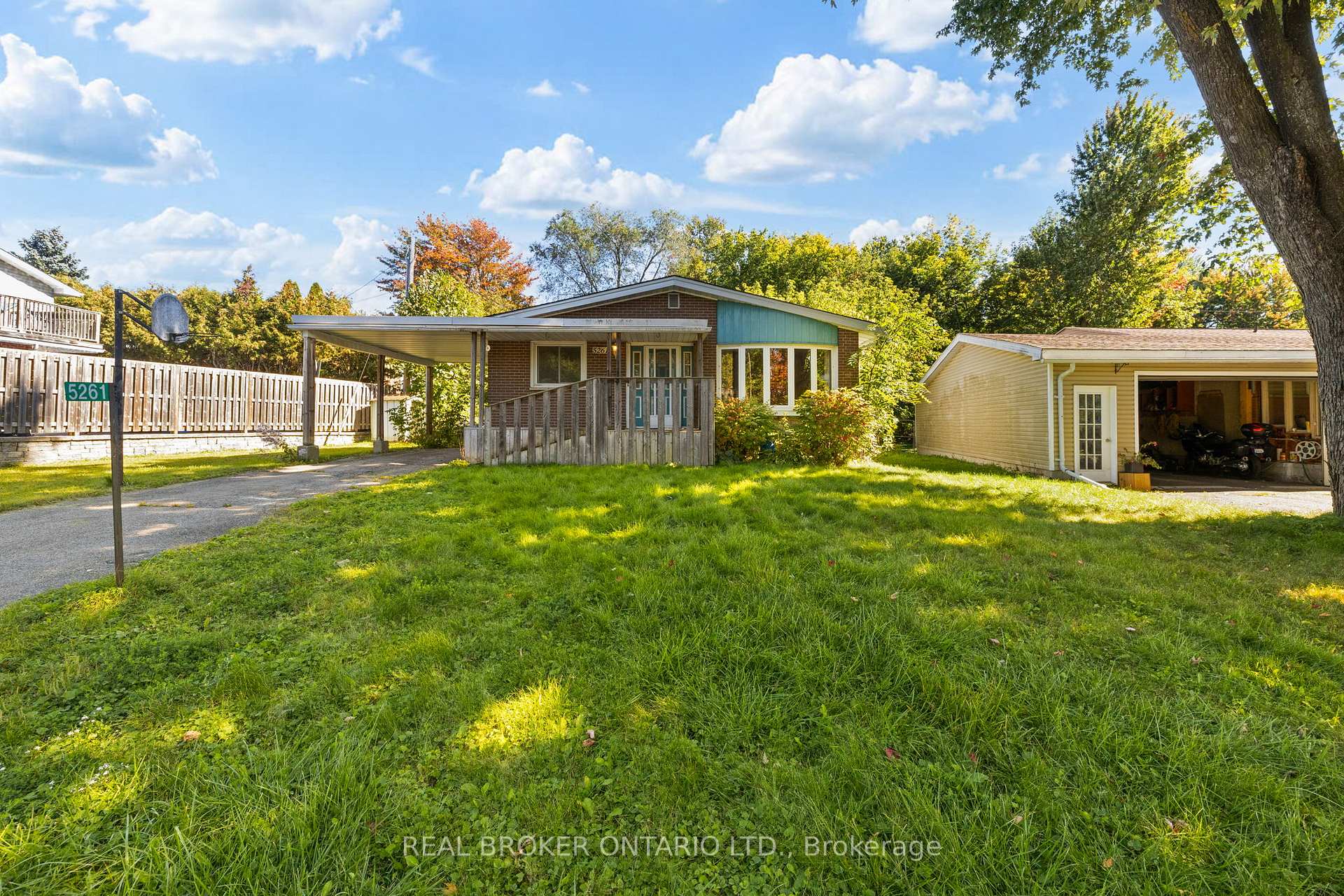 Photo 3 of 5261 Mclean Crescent, Ottawa, Manotick Long Island & Nicholls Island — HOMEH
