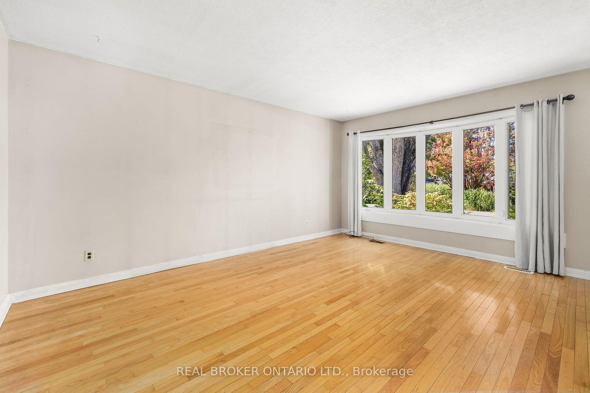 Photo 7 of 5261 Mclean Crescent, Ottawa, Manotick Long Island & Nicholls Island — HOMEH