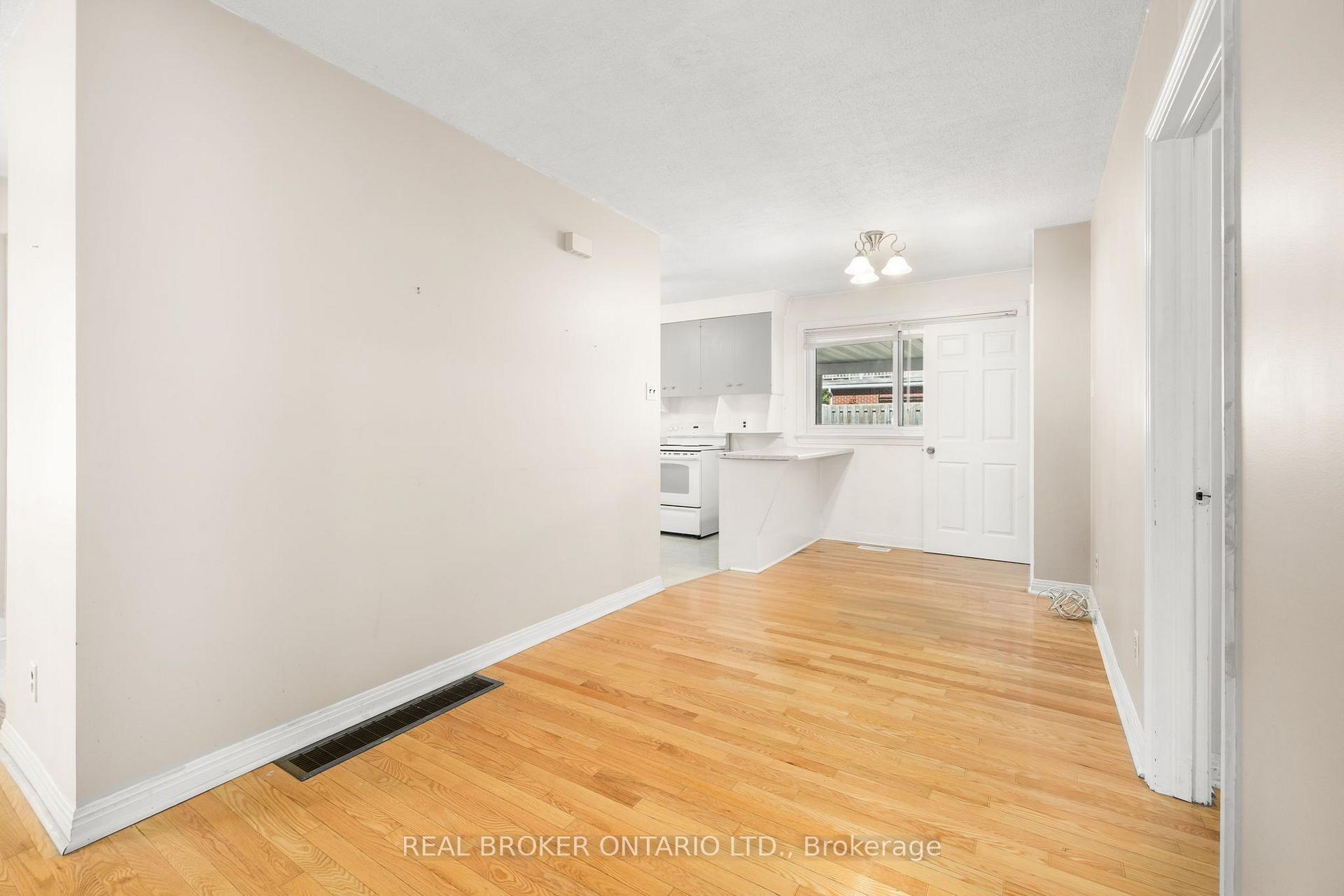 Photo 8 of 5261 Mclean Crescent, Ottawa, Manotick Long Island & Nicholls Island — HOMEH
