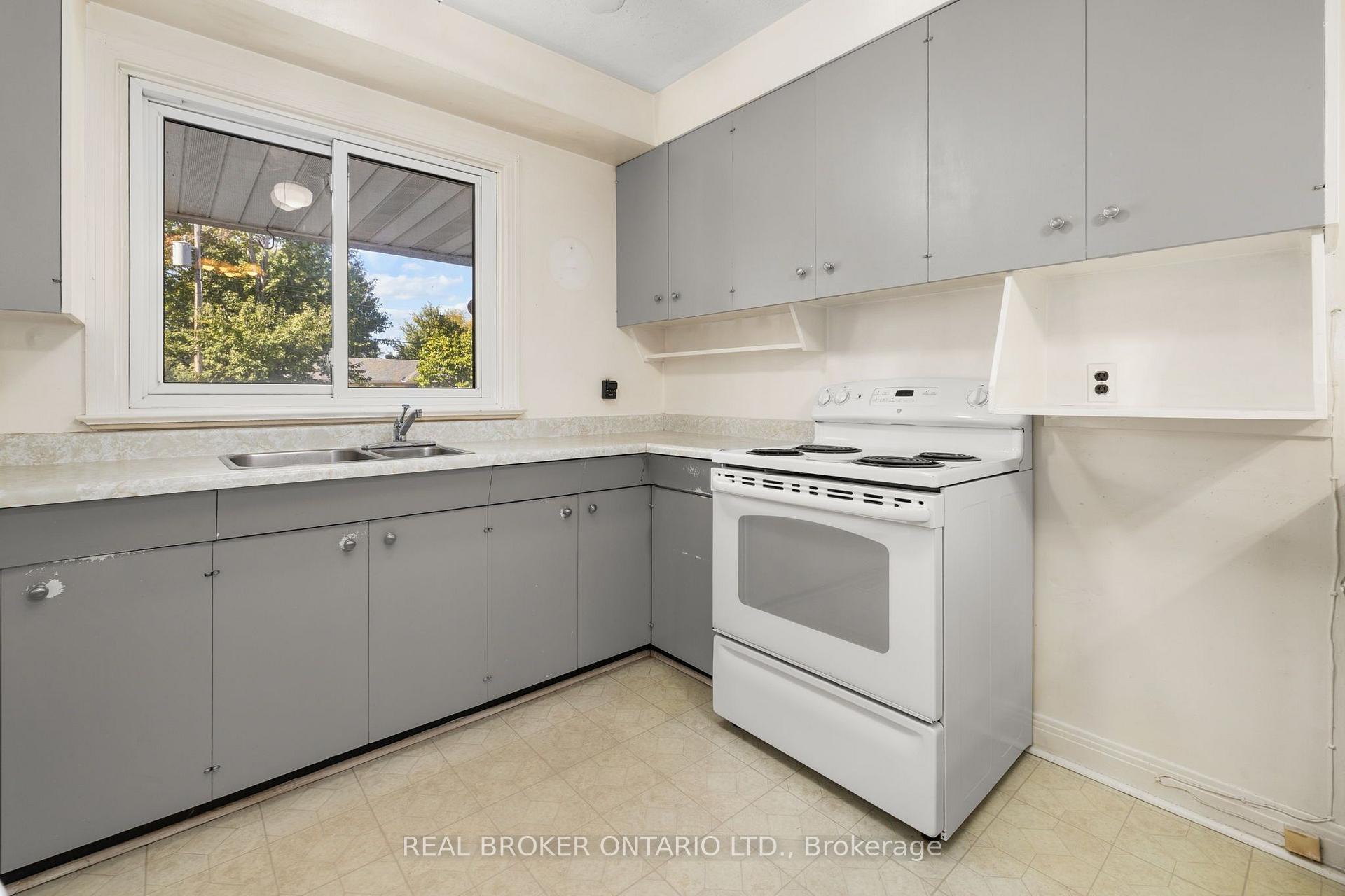 Photo 11 of 5261 Mclean Crescent, Ottawa, Manotick Long Island & Nicholls Island — HOMEH