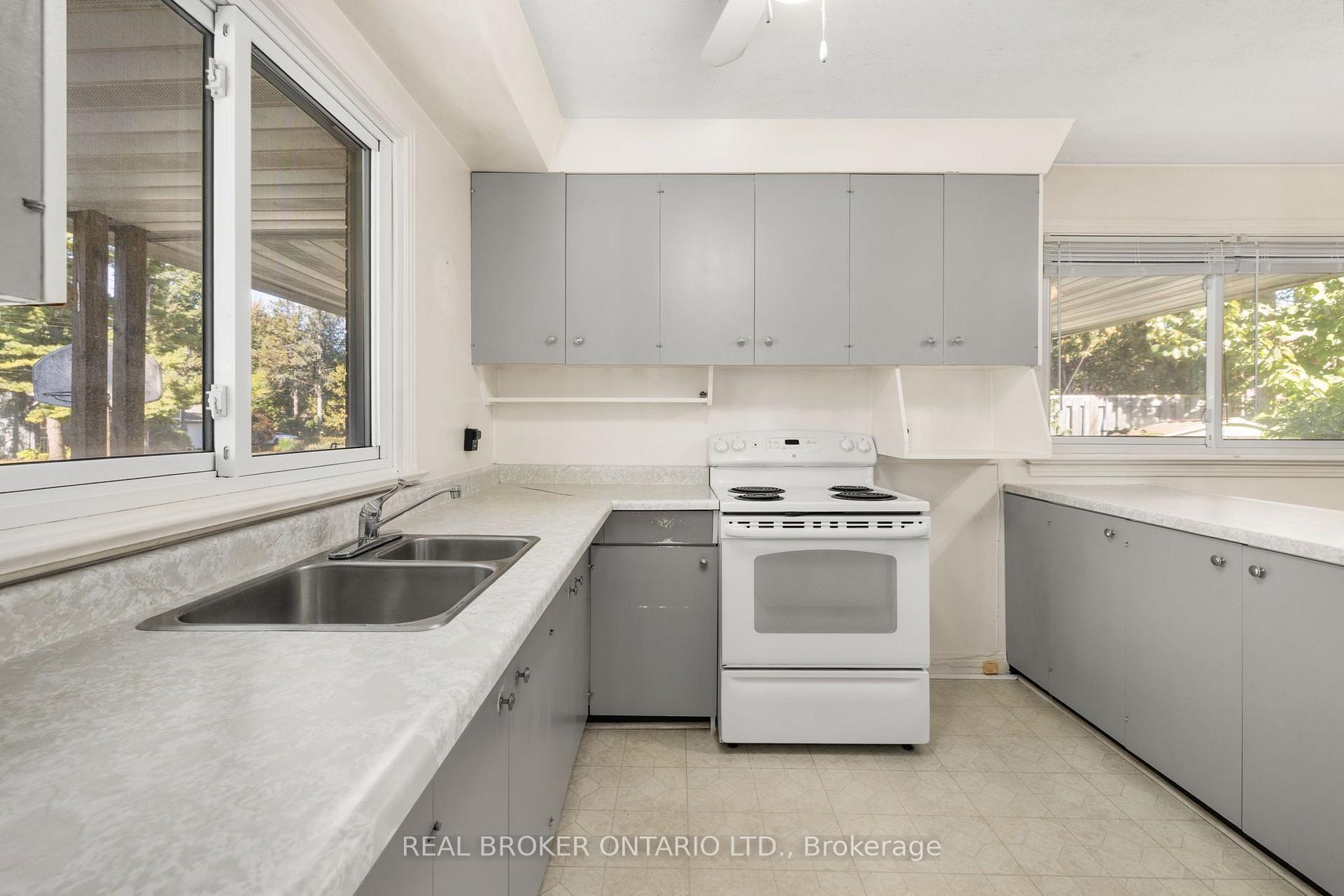 Photo 12 of 5261 Mclean Crescent, Ottawa, Manotick Long Island & Nicholls Island — HOMEH