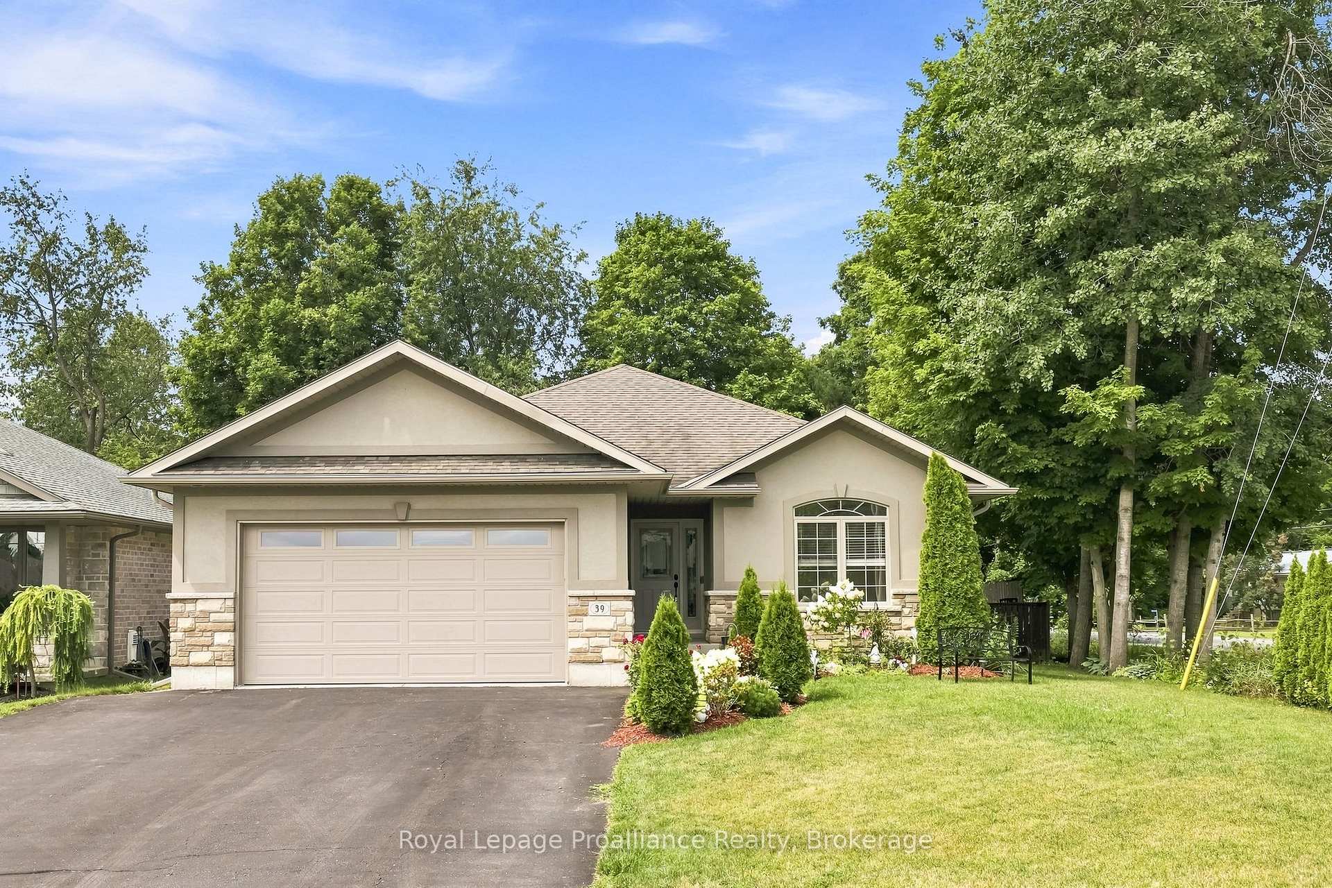 Photo of 39 Lakewood Crescent