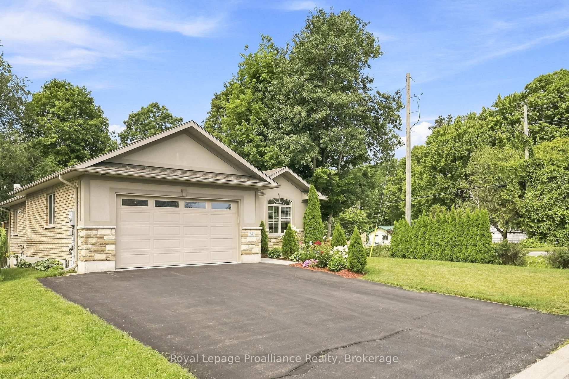 Photo 5 of 39 Lakewood Crescent, Quinte West, Murray Ward — HOMEH