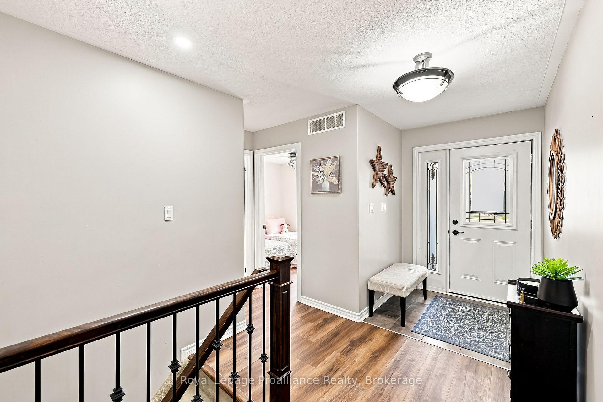 Photo 7 of 39 Lakewood Crescent, Quinte West, Murray Ward — HOMEH