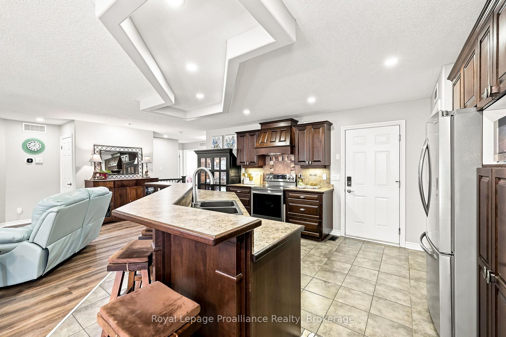 Photo 8 of 39 Lakewood Crescent, Quinte West, Murray Ward — HOMEH