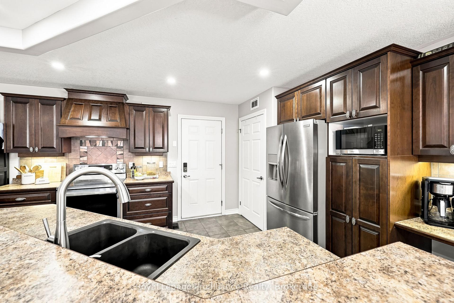 Photo 9 of 39 Lakewood Crescent, Quinte West, Murray Ward — HOMEH