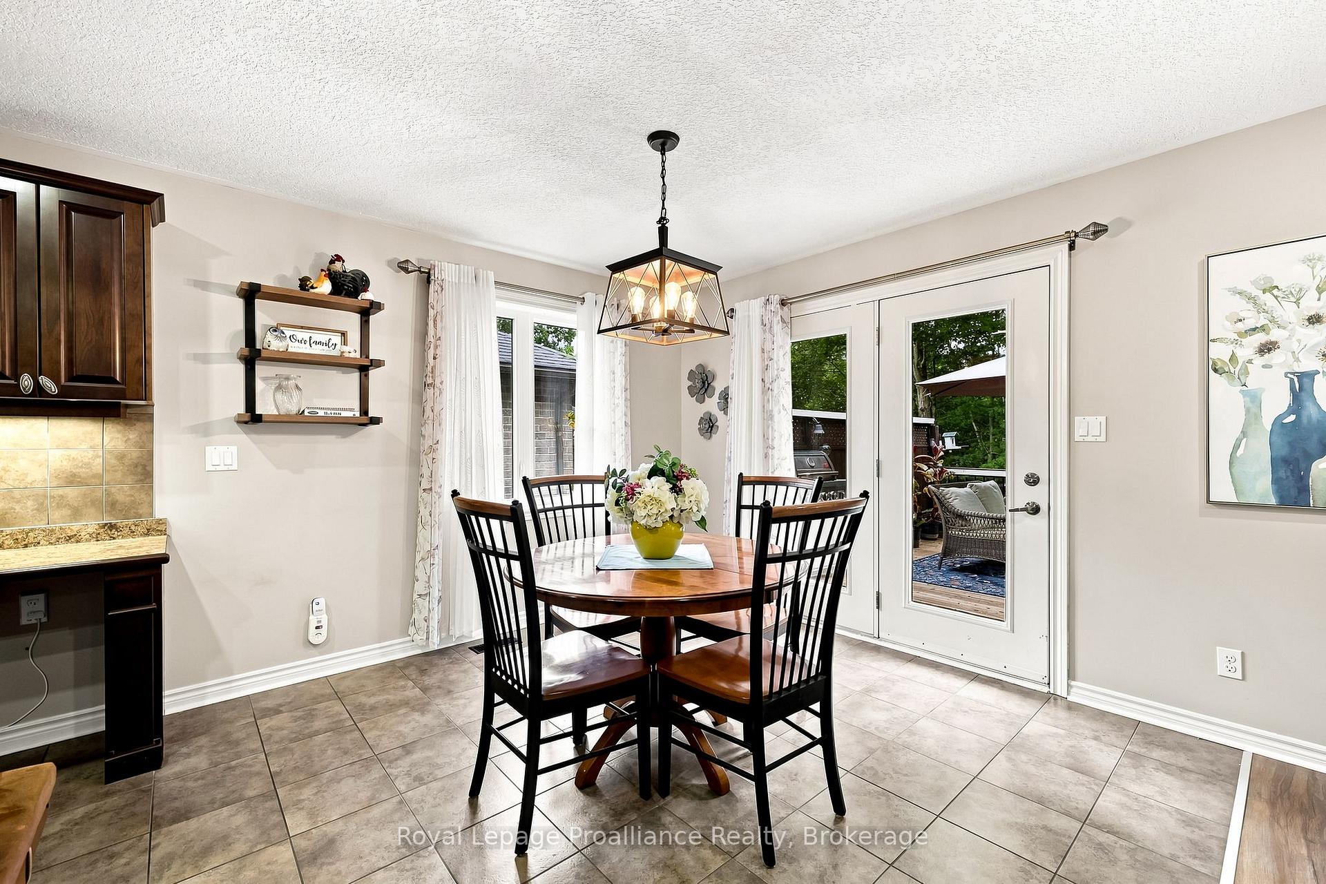 Photo 14 of 39 Lakewood Crescent, Quinte West, Murray Ward — HOMEH