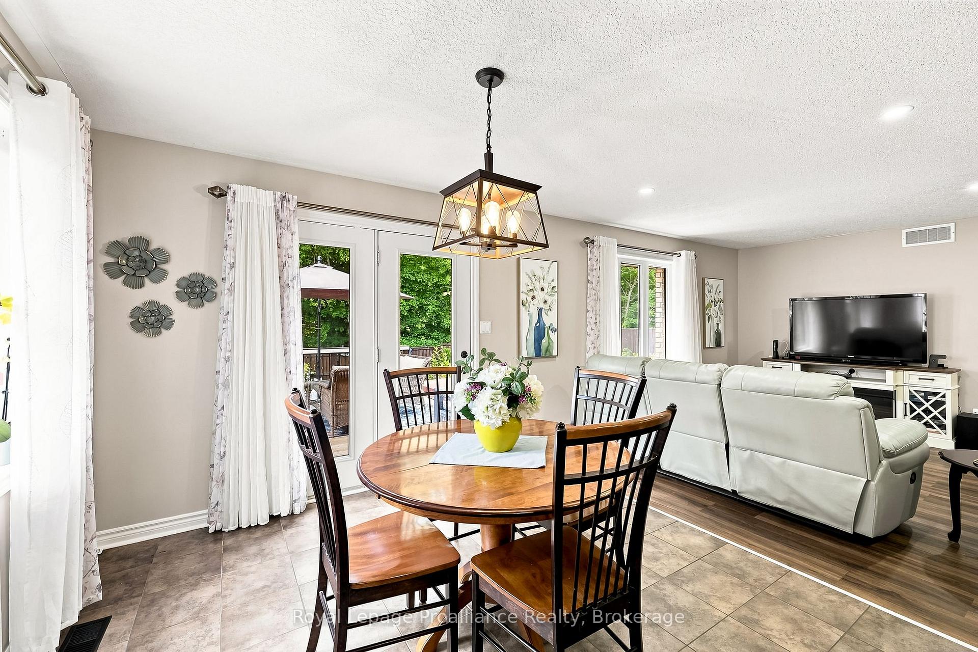 Photo 17 of 39 Lakewood Crescent, Quinte West, Murray Ward — HOMEH