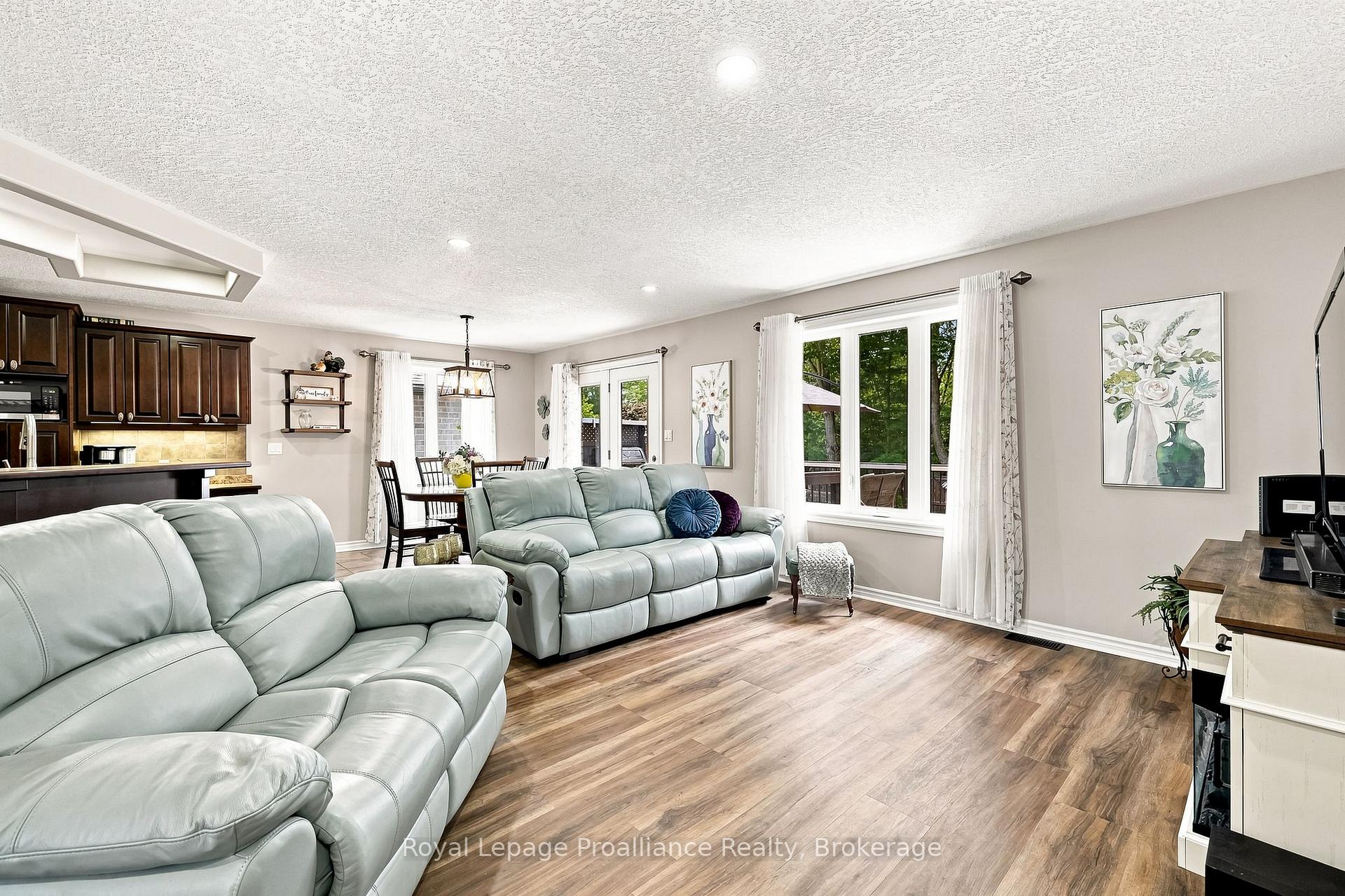 Photo 18 of 39 Lakewood Crescent, Quinte West, Murray Ward — HOMEH