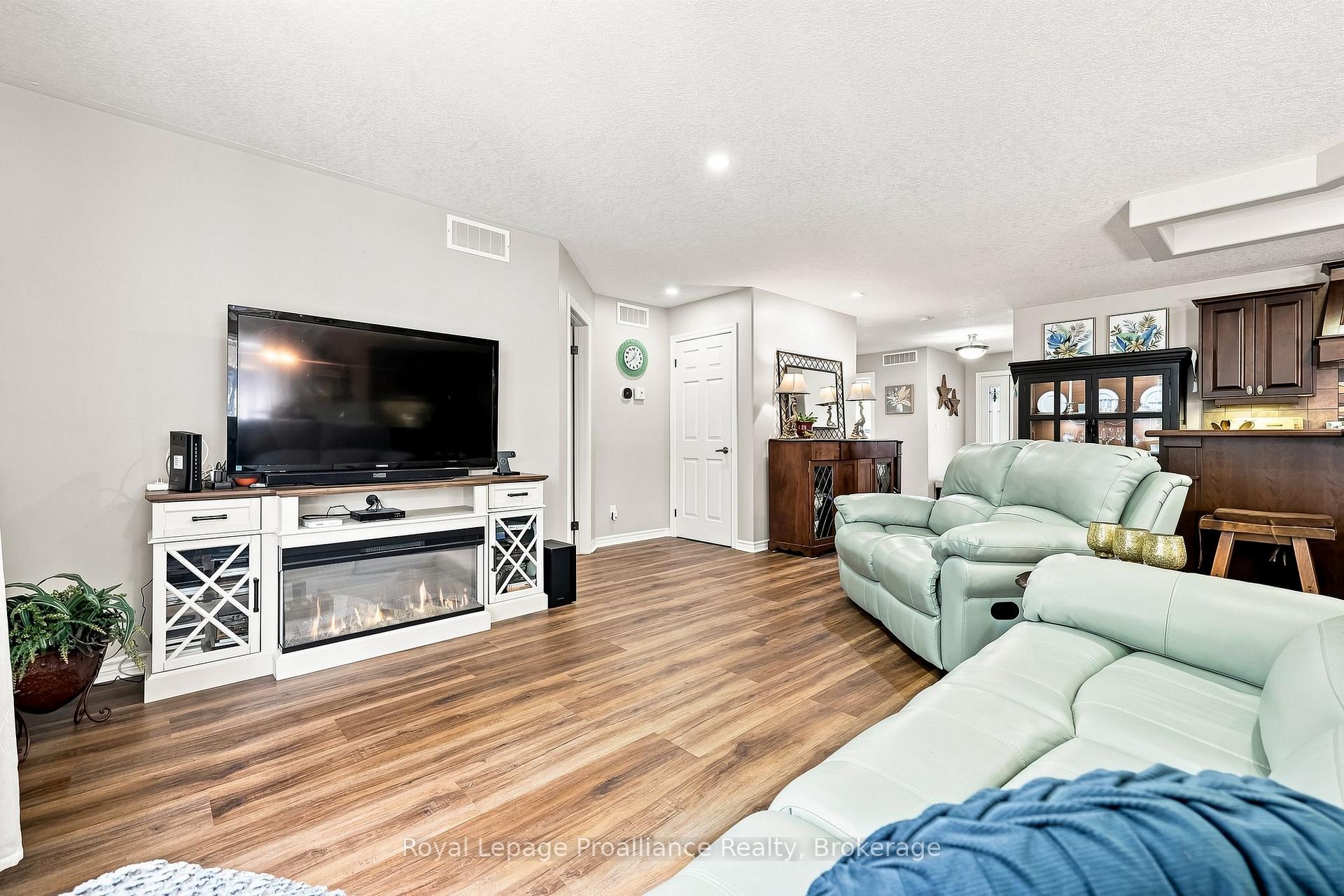 Photo 20 of 39 Lakewood Crescent, Quinte West, Murray Ward — HOMEH