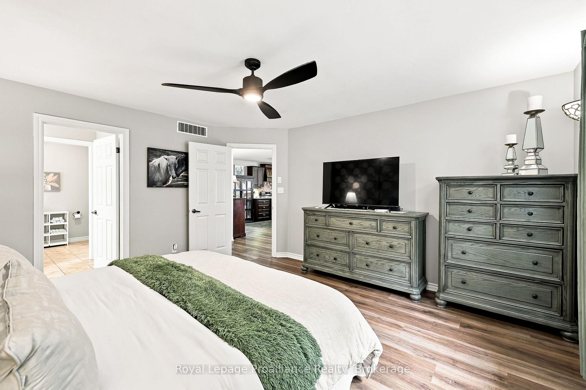 Photo 24 of 39 Lakewood Crescent, Quinte West, Murray Ward — HOMEH