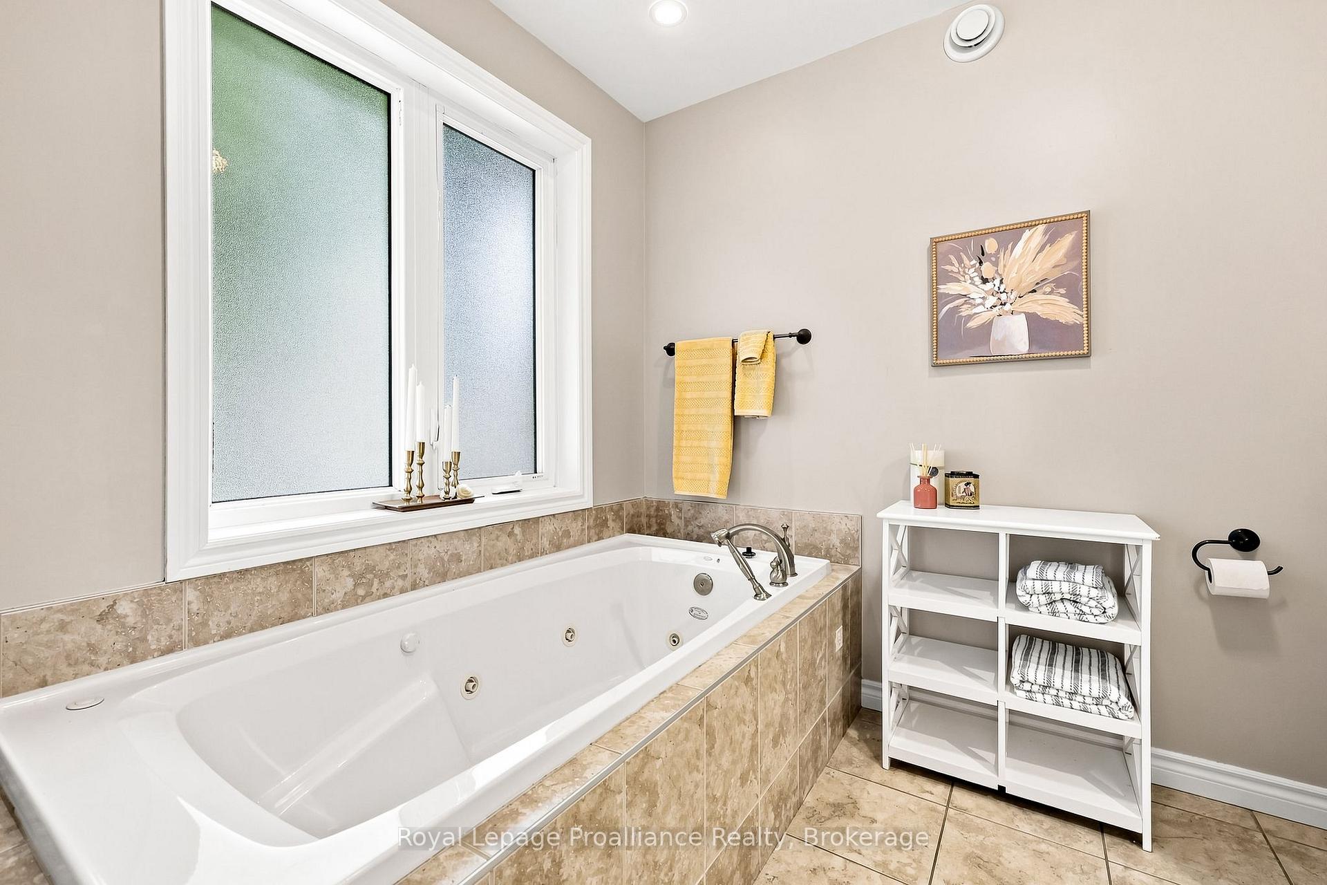 Photo 26 of 39 Lakewood Crescent, Quinte West, Murray Ward — HOMEH