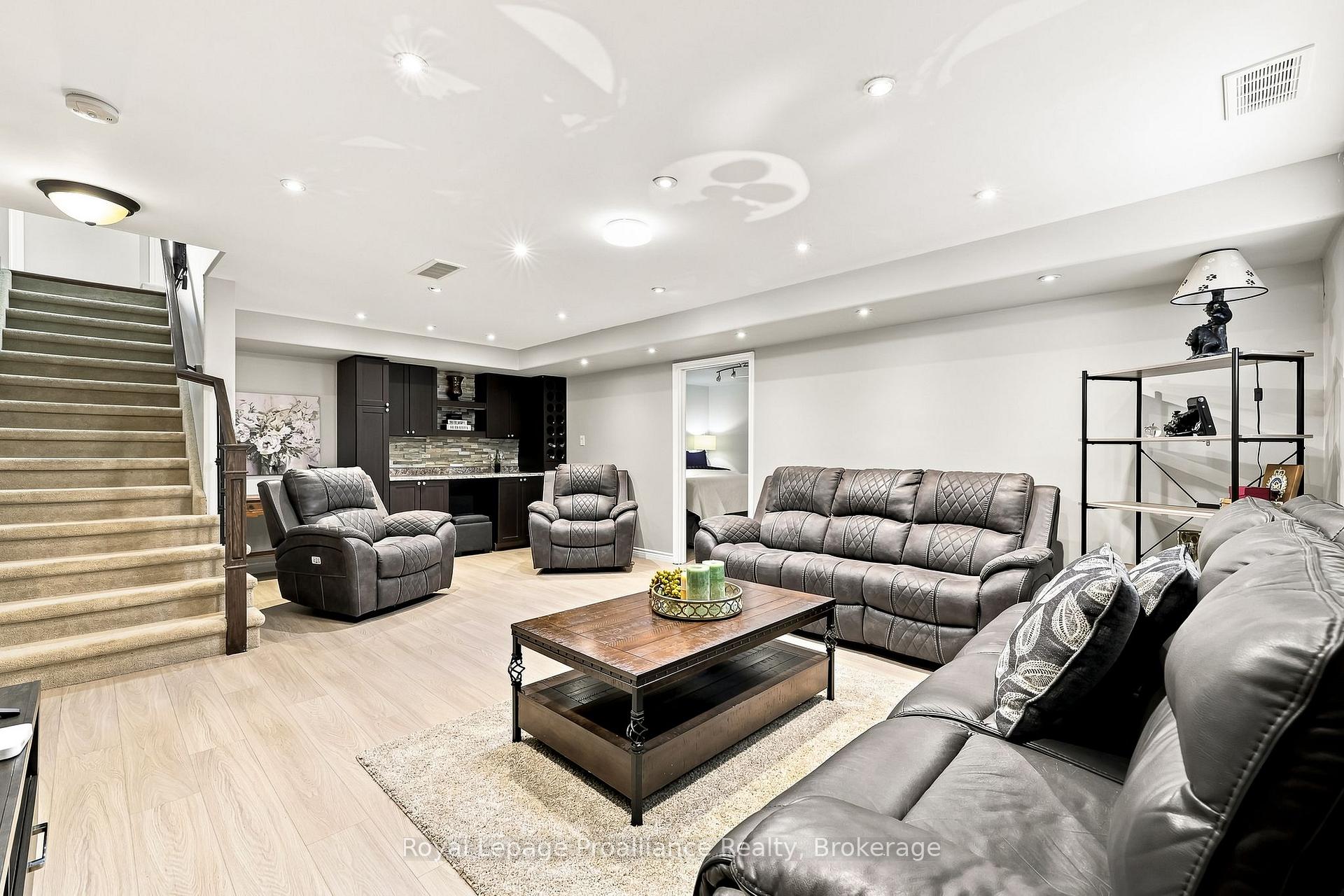 Photo 32 of 39 Lakewood Crescent, Quinte West, Murray Ward — HOMEH