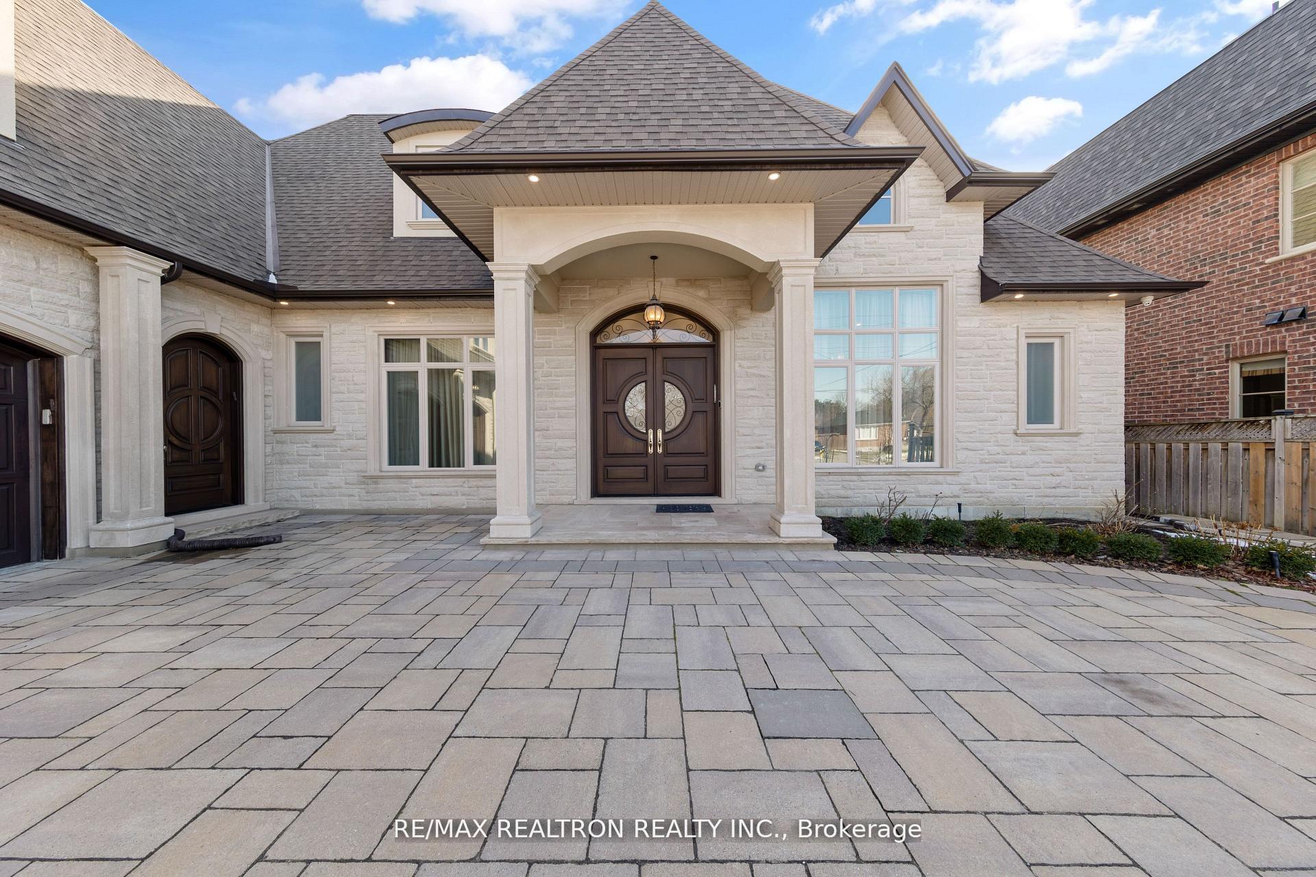 Photo 2 of 223 Crestwood Road, Vaughan, Crestwood-Springfarm-Yorkhill — HOMEH