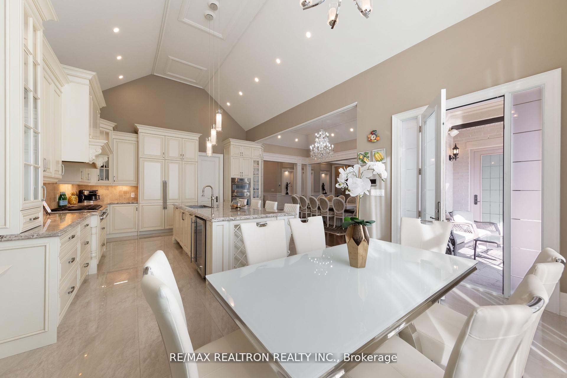 Photo 17 of 223 Crestwood Road, Vaughan, Crestwood-Springfarm-Yorkhill — HOMEH