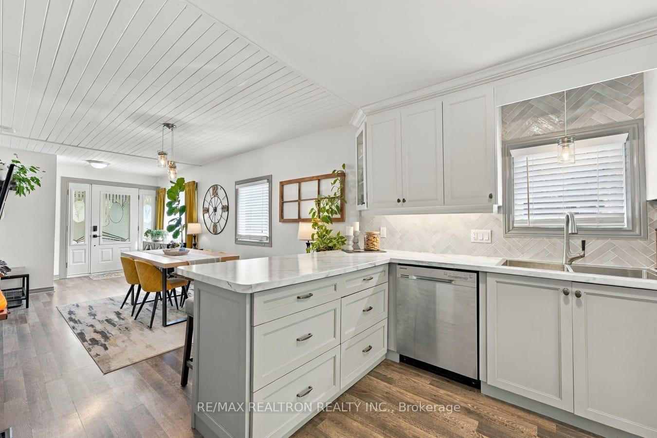 Photo 15 of 203 Bayview Avenue, Georgina, Keswick South — HOMEH