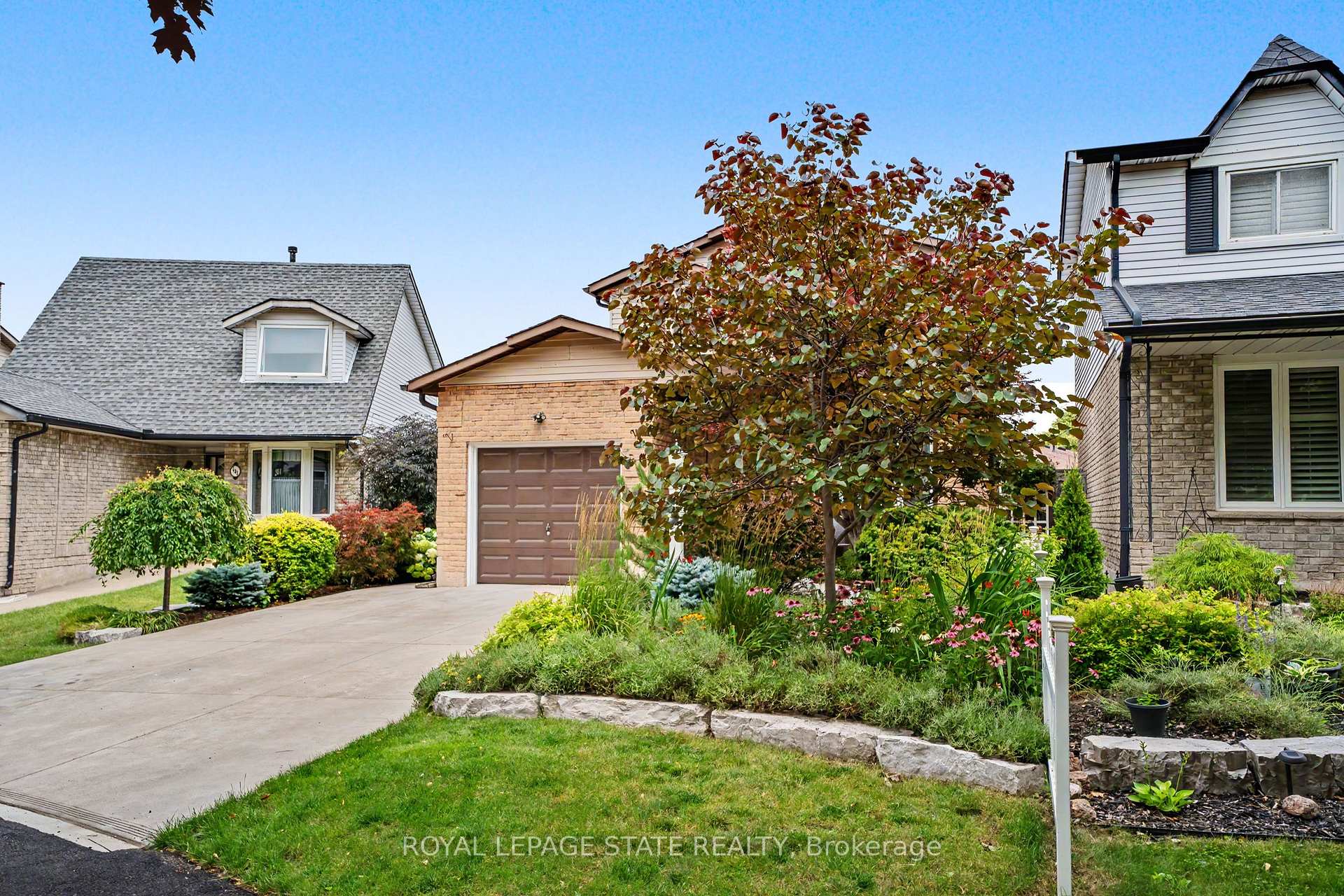 Photo 2 of 103 Glenashton Drive, Hamilton, Stoney Creek — HOMEH