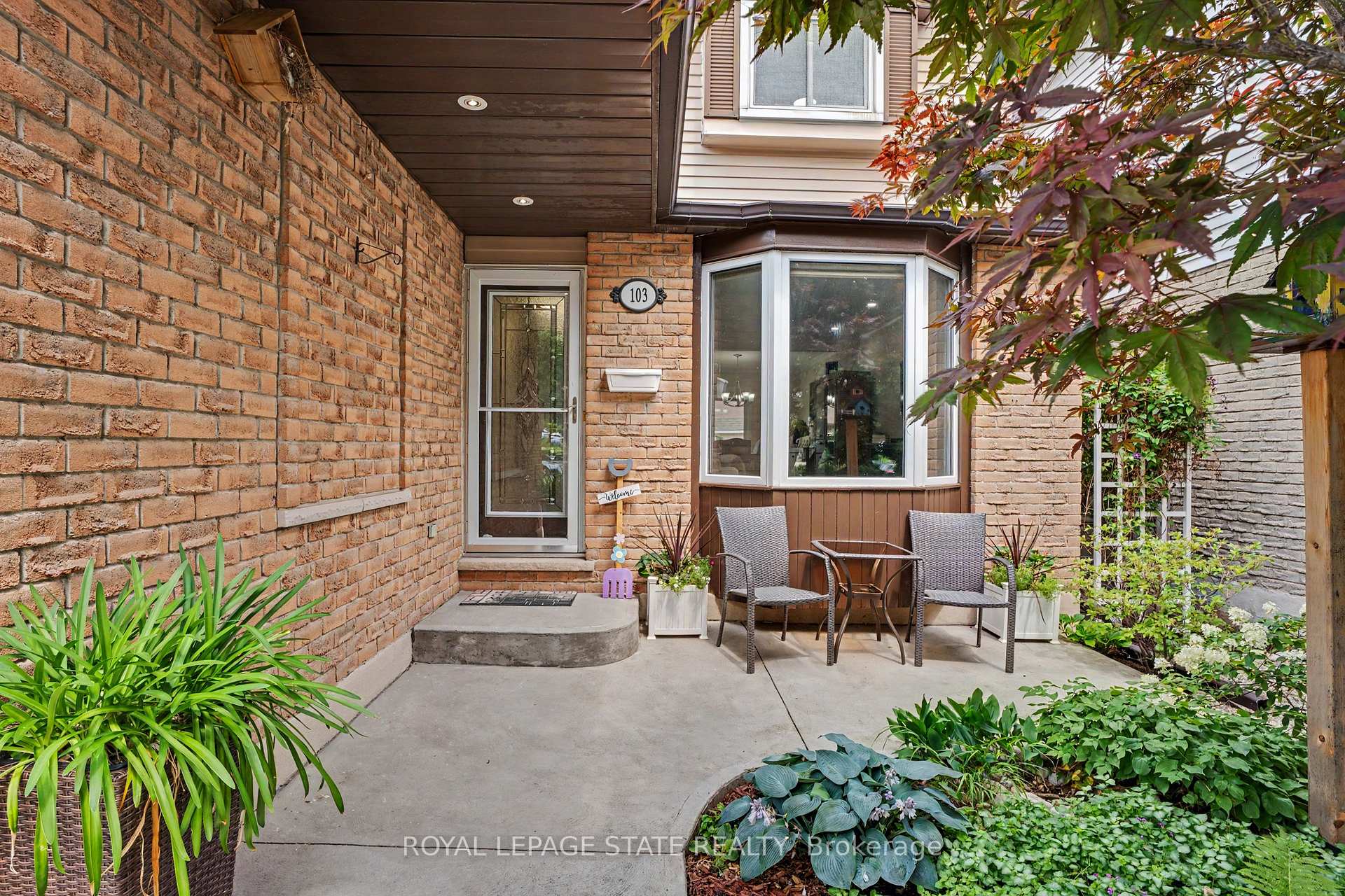 Photo 3 of 103 Glenashton Drive, Hamilton, Stoney Creek — HOMEH