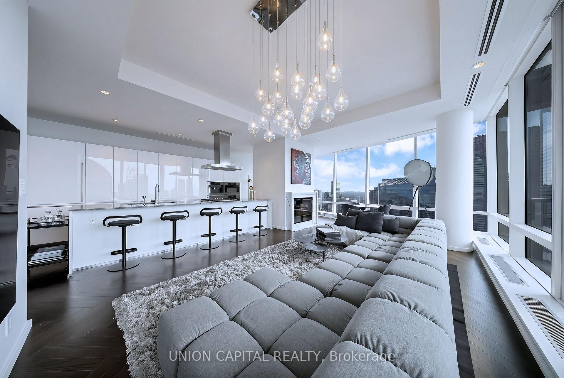 Photo 2 of Unit 5508, 180 University Avenue, Toronto, Bay Street Corridor — HOMEH