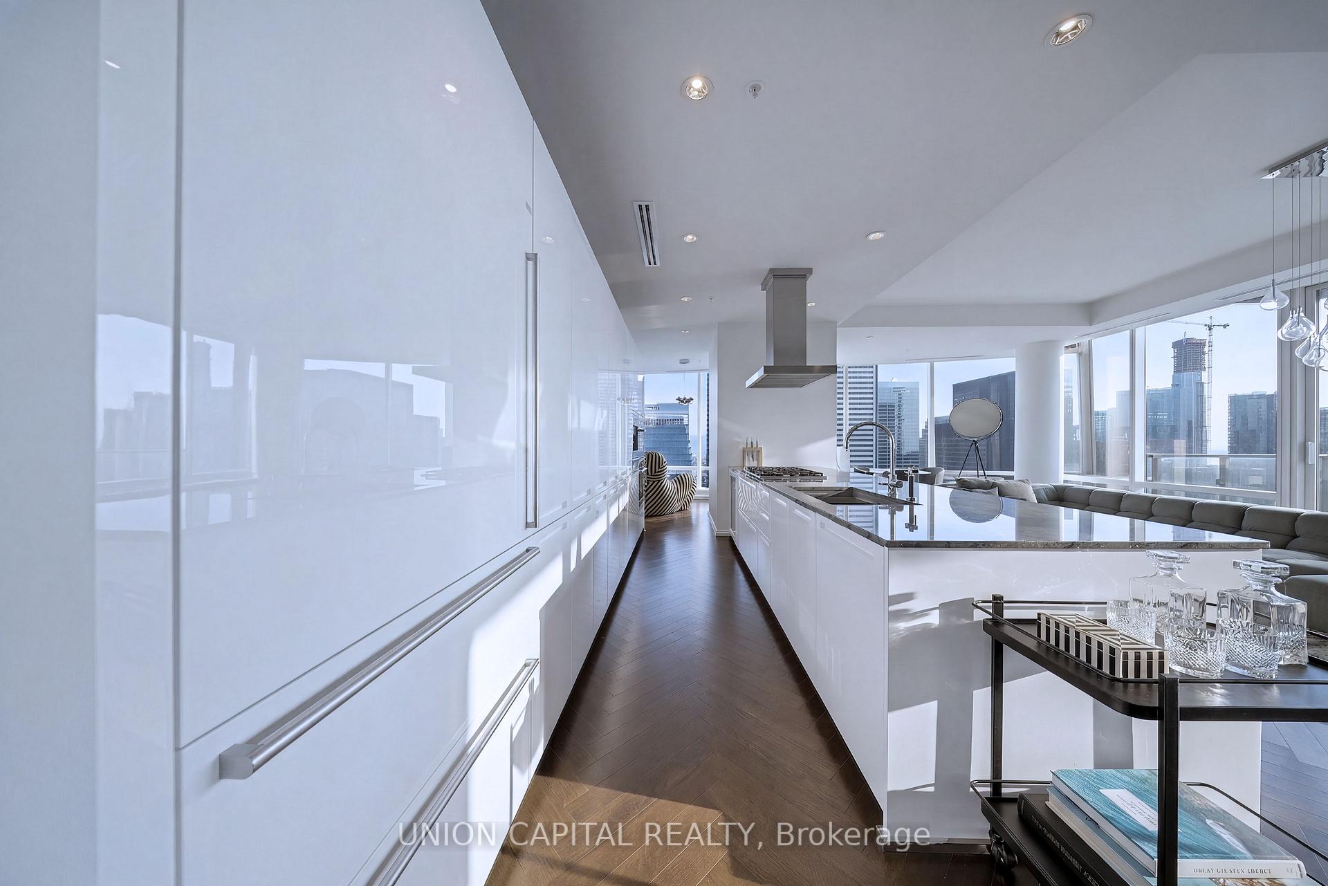 Photo 4 of Unit 5508, 180 University Avenue, Toronto, Bay Street Corridor — HOMEH