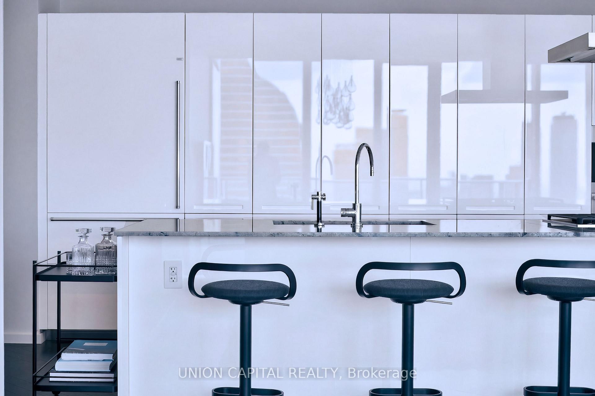Photo 7 of Unit 5508, 180 University Avenue, Toronto, Bay Street Corridor — HOMEH