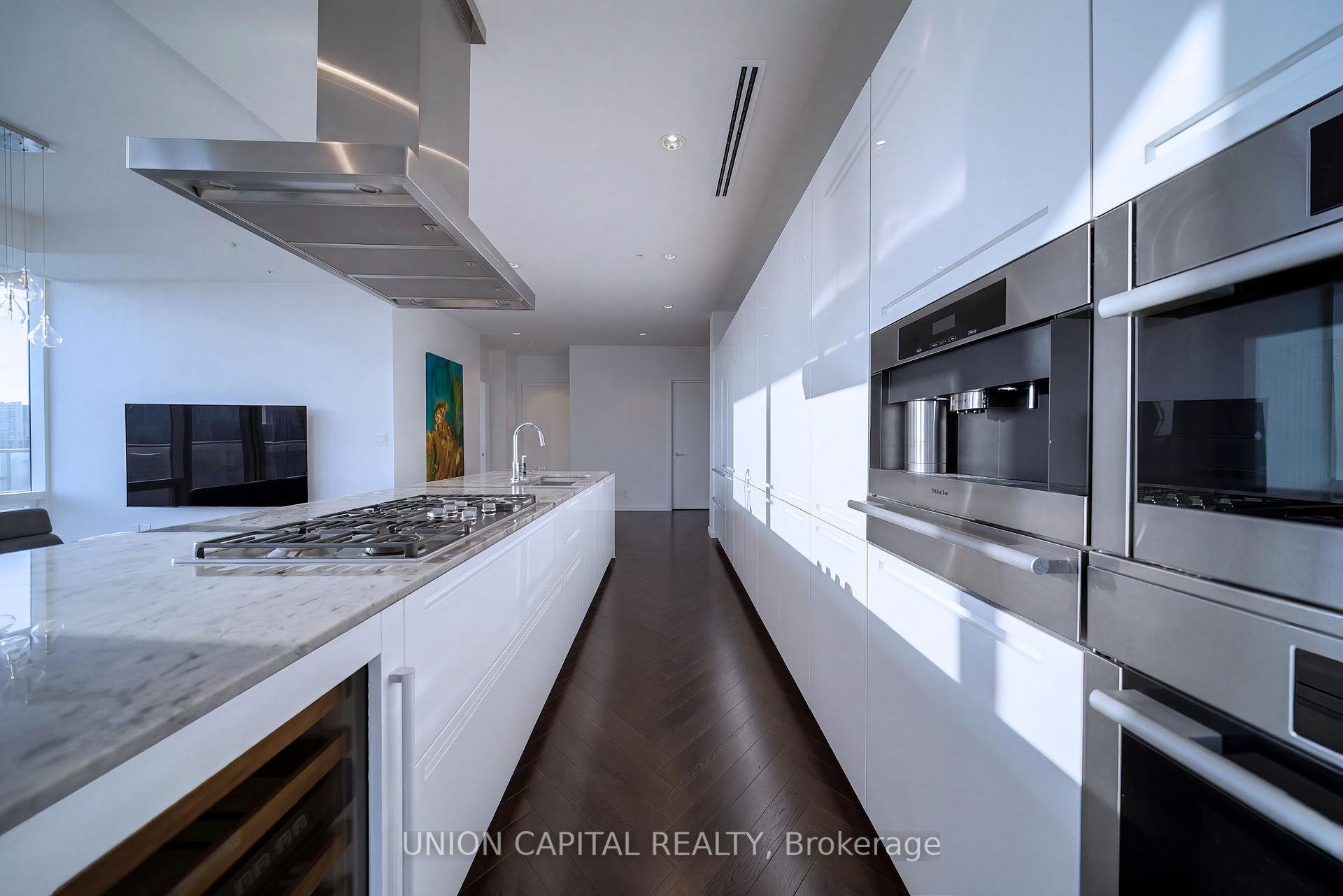 Photo 8 of Unit 5508, 180 University Avenue, Toronto, Bay Street Corridor — HOMEH