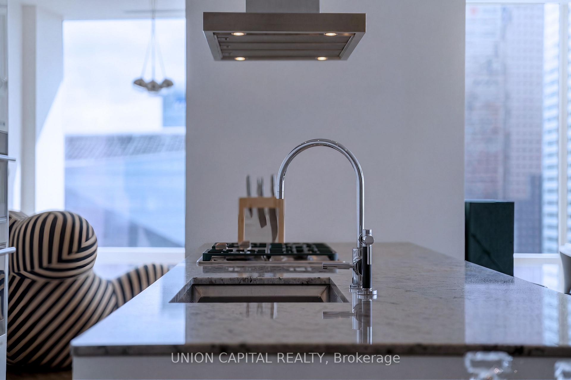 Photo 10 of Unit 5508, 180 University Avenue, Toronto, Bay Street Corridor — HOMEH