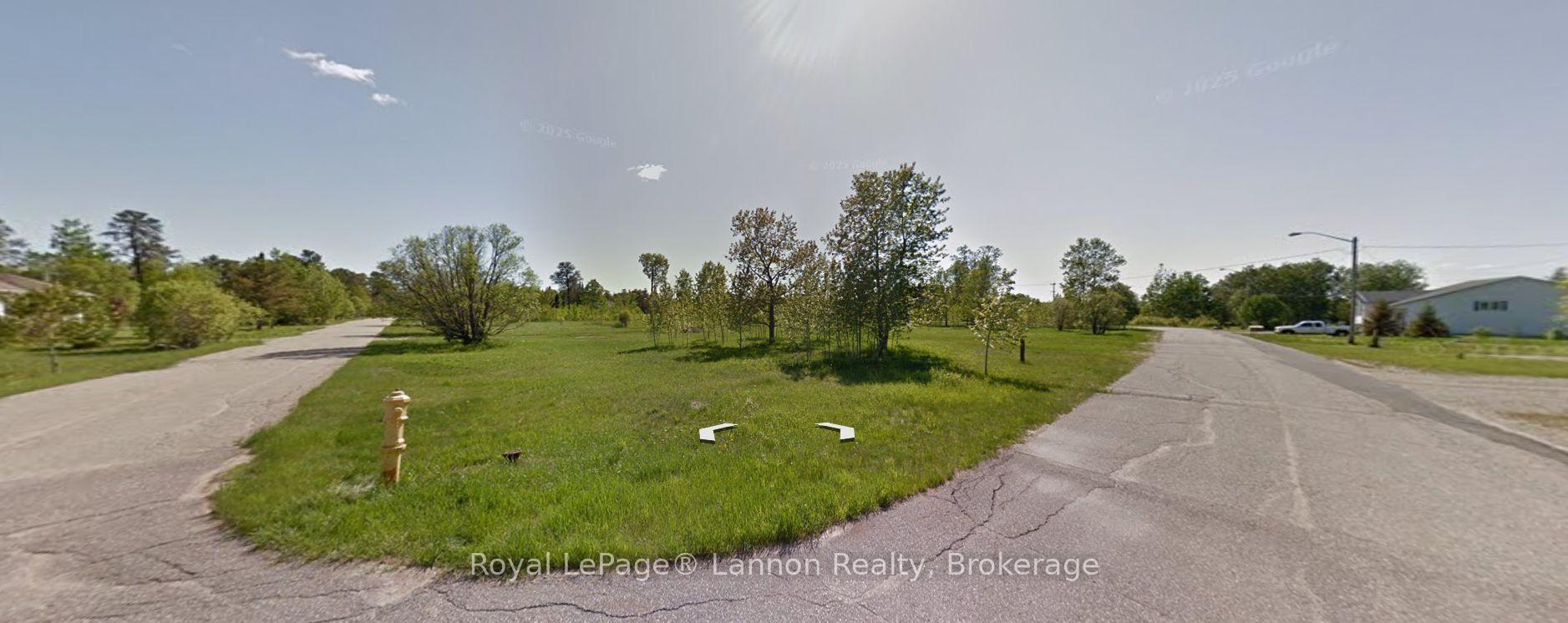 Photo 13 of Heron Avenue, Vaughan, East Woodbridge — HOMEH