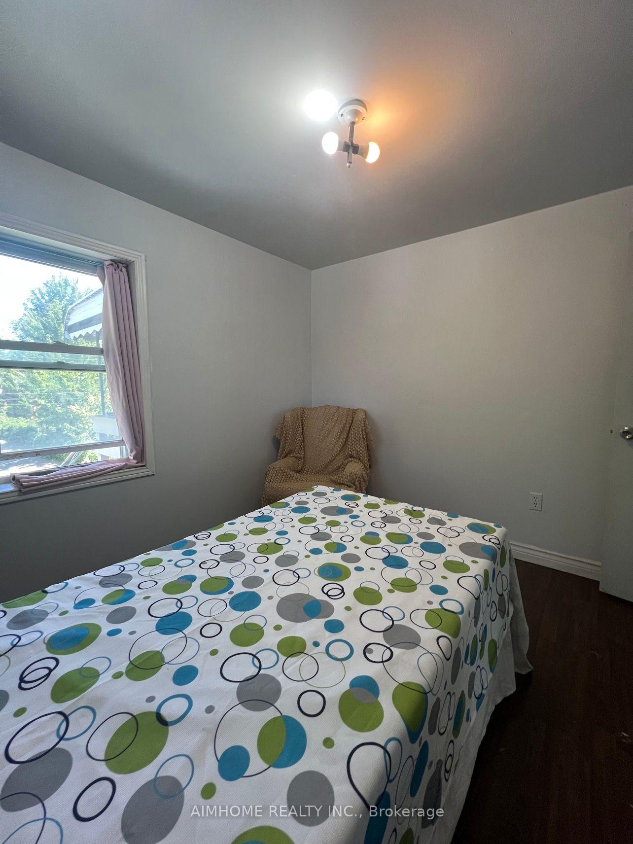 Photo 3 of 182 Josephine Avenue, Windsor, Windsor University District — HOMEH
