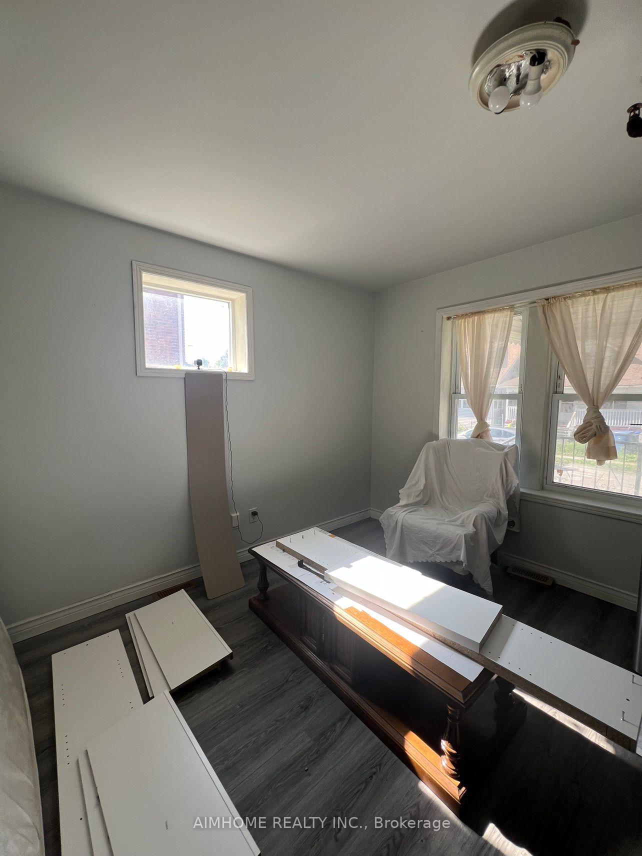 Photo 7 of 182 Josephine Avenue, Windsor, Windsor University District — HOMEH