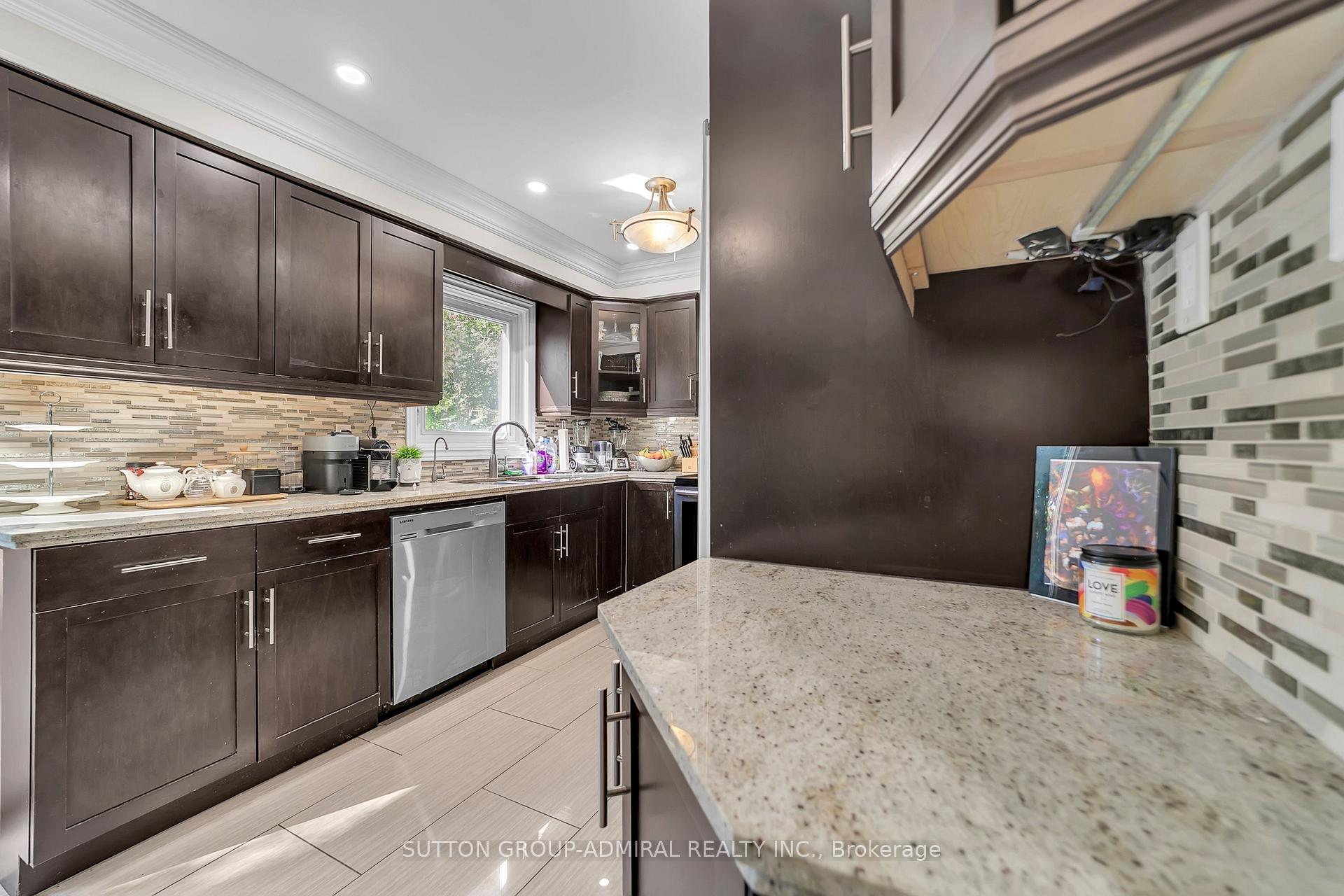 Photo 17 of 37 Gretman Crescent, Markham, Aileen-Willowbrook — HOMEH