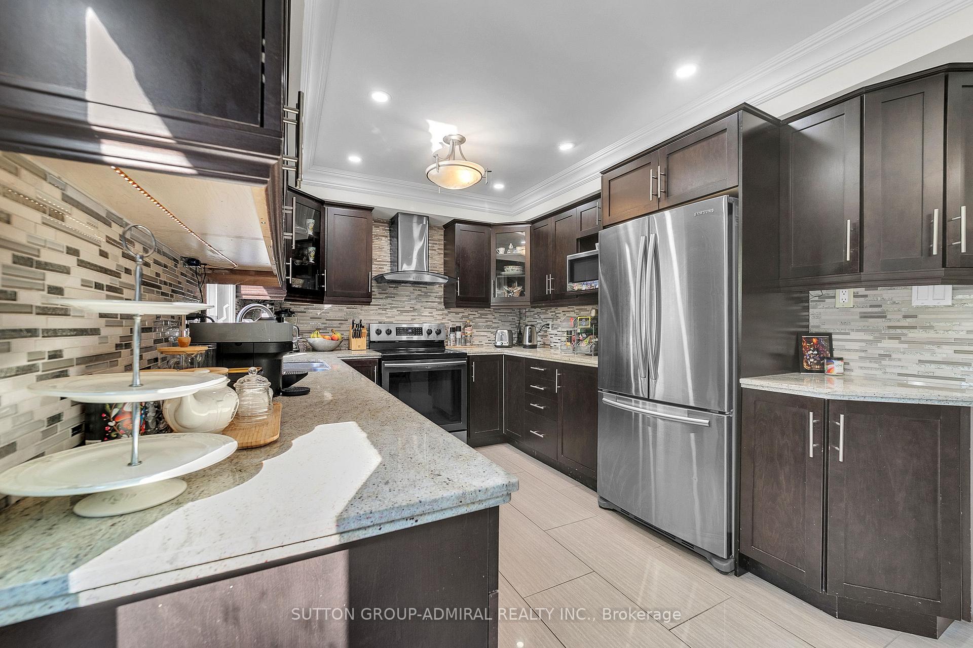 Photo 18 of 37 Gretman Crescent, Markham, Aileen-Willowbrook — HOMEH