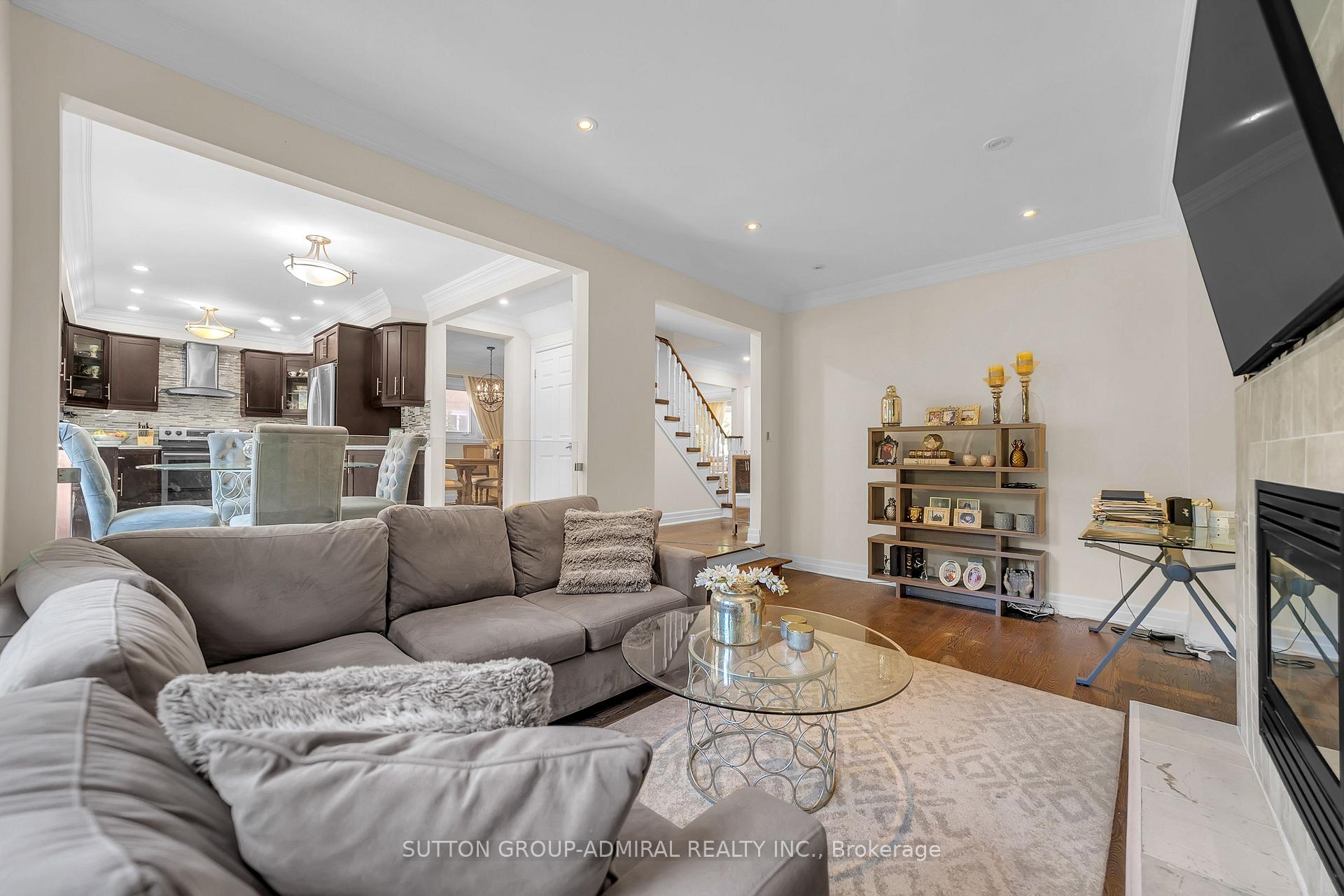 Photo 21 of 37 Gretman Crescent, Markham, Aileen-Willowbrook — HOMEH