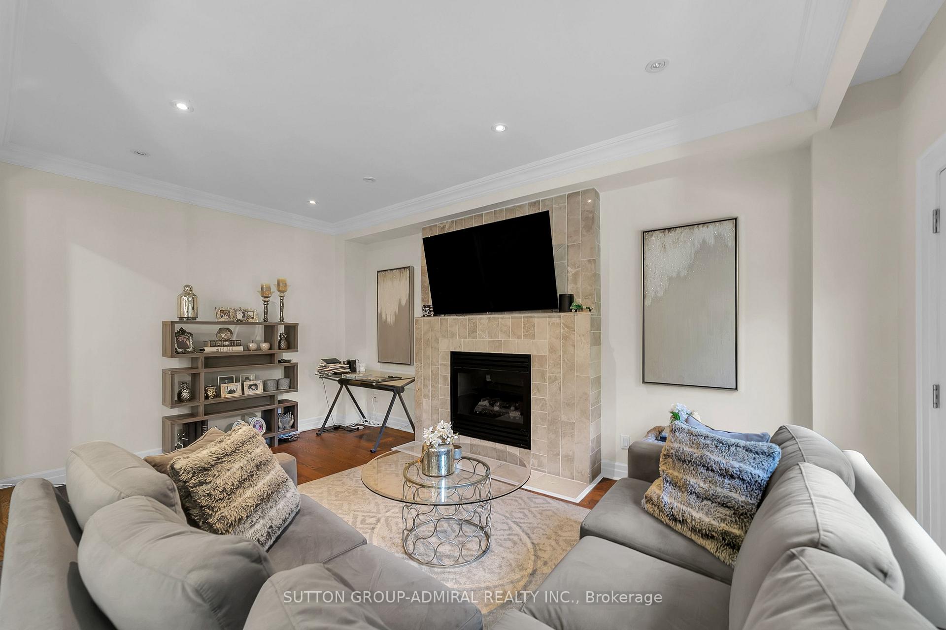 Photo 22 of 37 Gretman Crescent, Markham, Aileen-Willowbrook — HOMEH