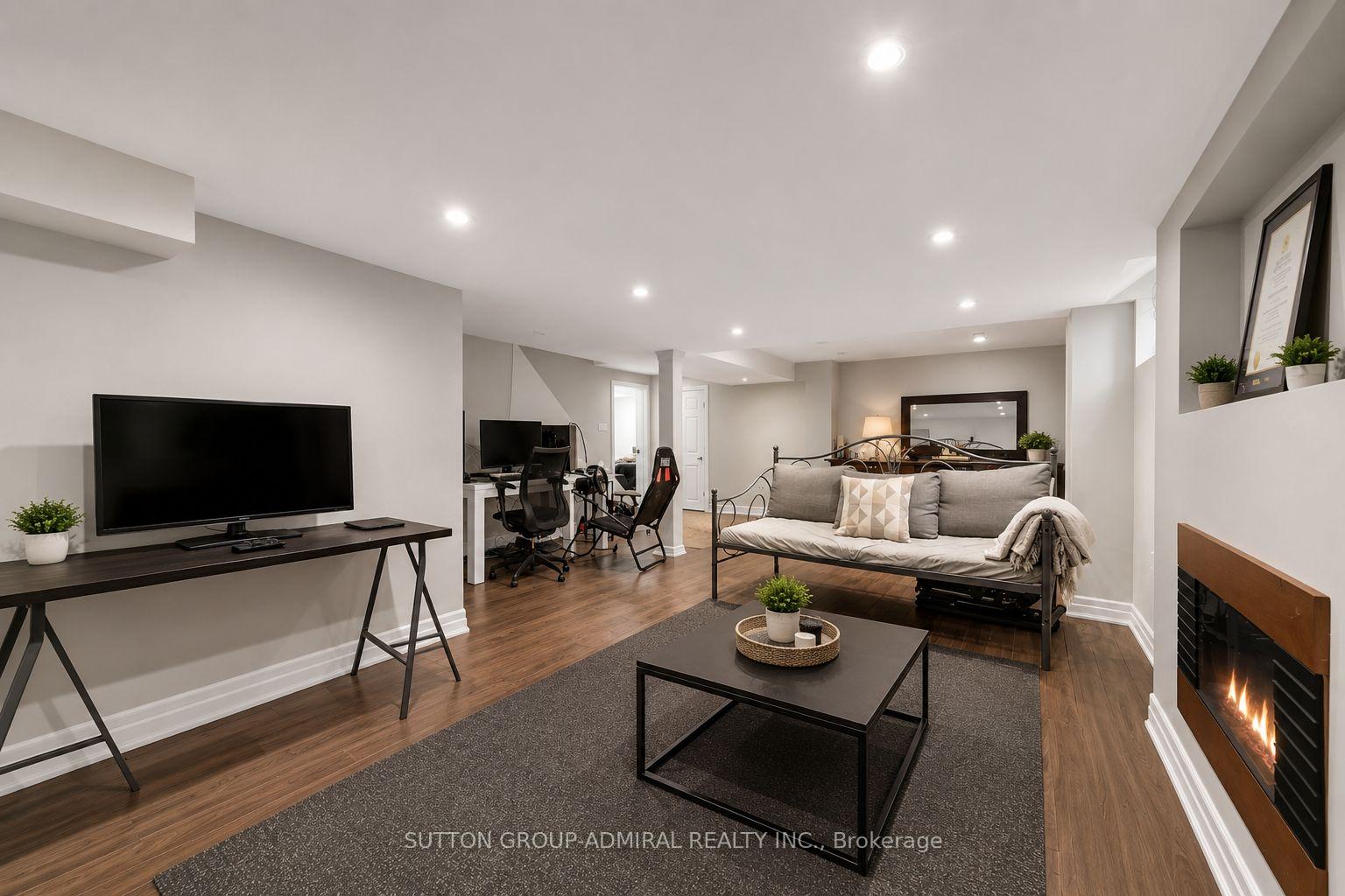 Photo 38 of 37 Gretman Crescent, Markham, Aileen-Willowbrook — HOMEH
