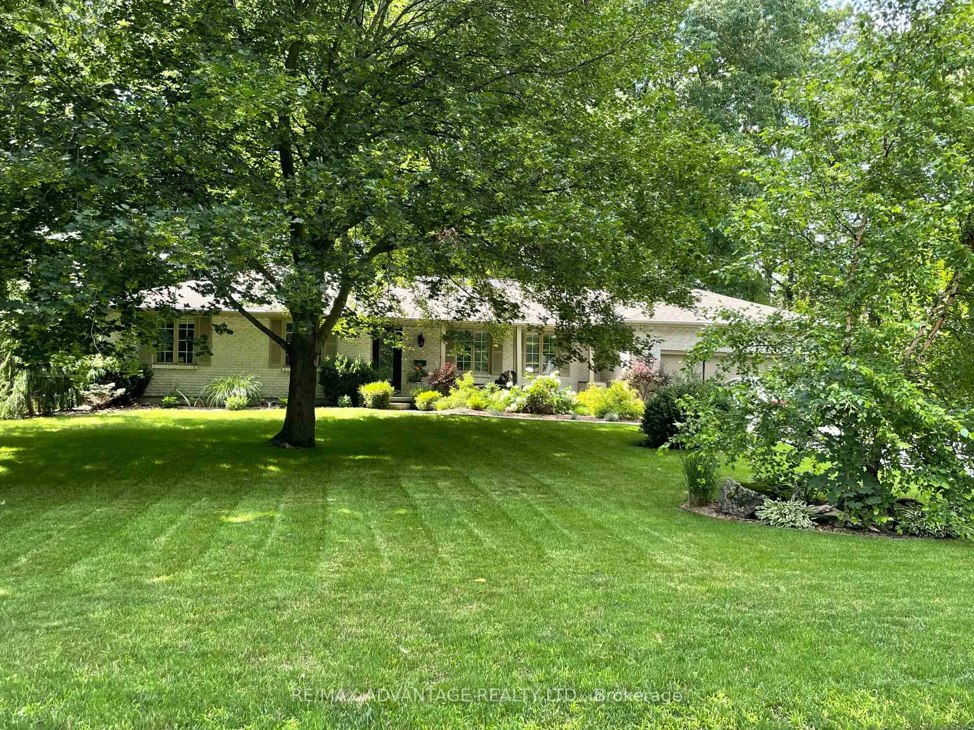 Photo 4 of 46 Pheasant Trail, Middlesex Centre, Kilworth — HOMEH