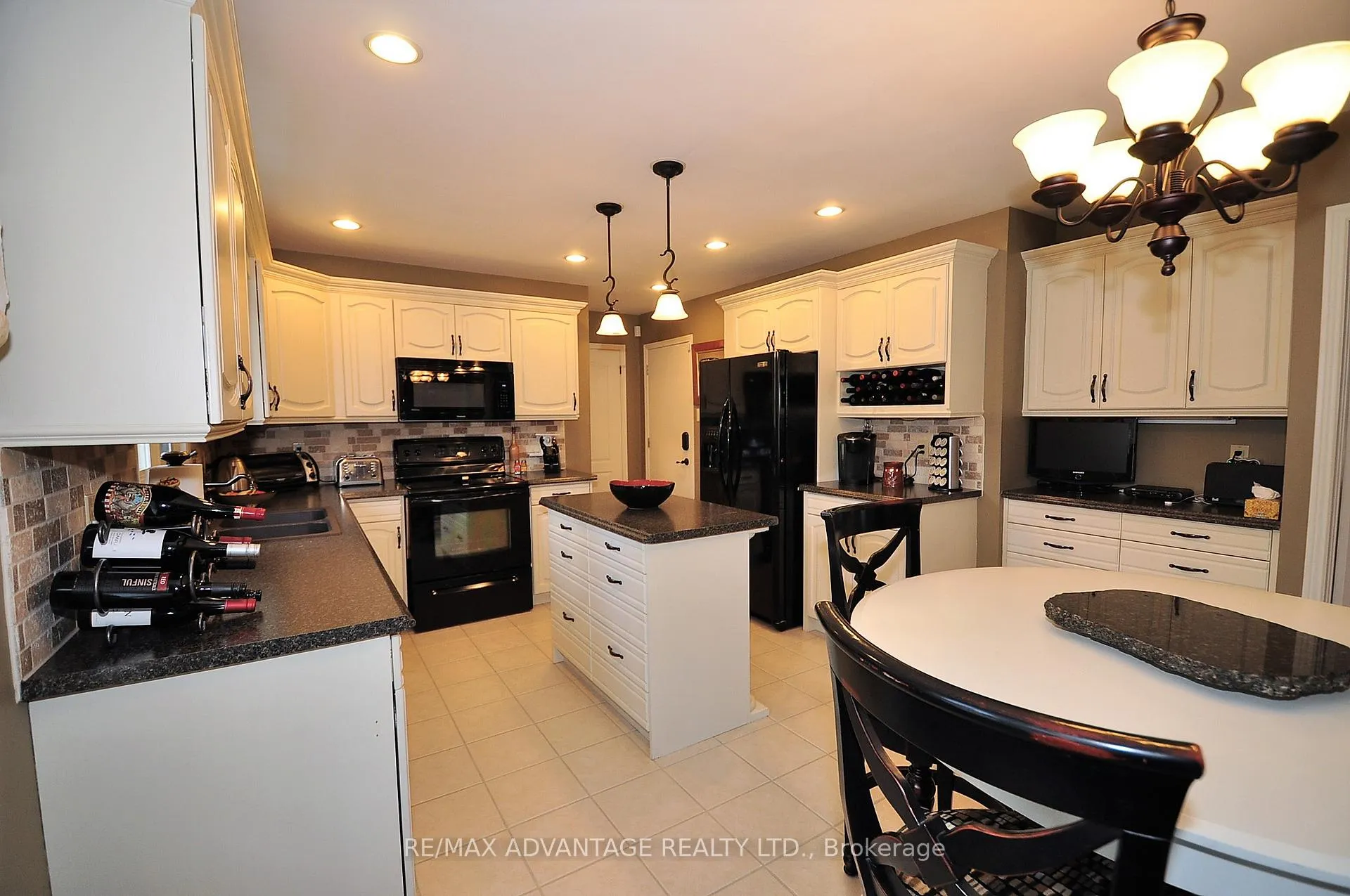 Photo 5 of 46 Pheasant Trail, Middlesex Centre, Kilworth — HOMEH
