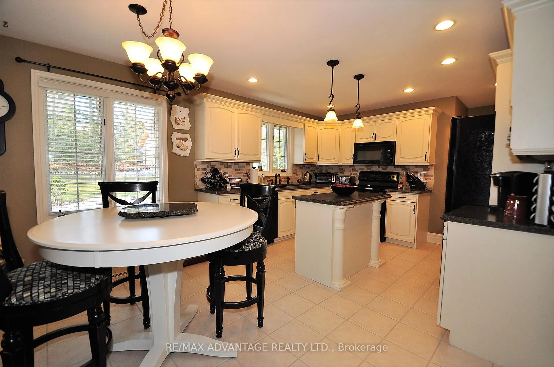Photo 6 of 46 Pheasant Trail, Middlesex Centre, Kilworth — HOMEH