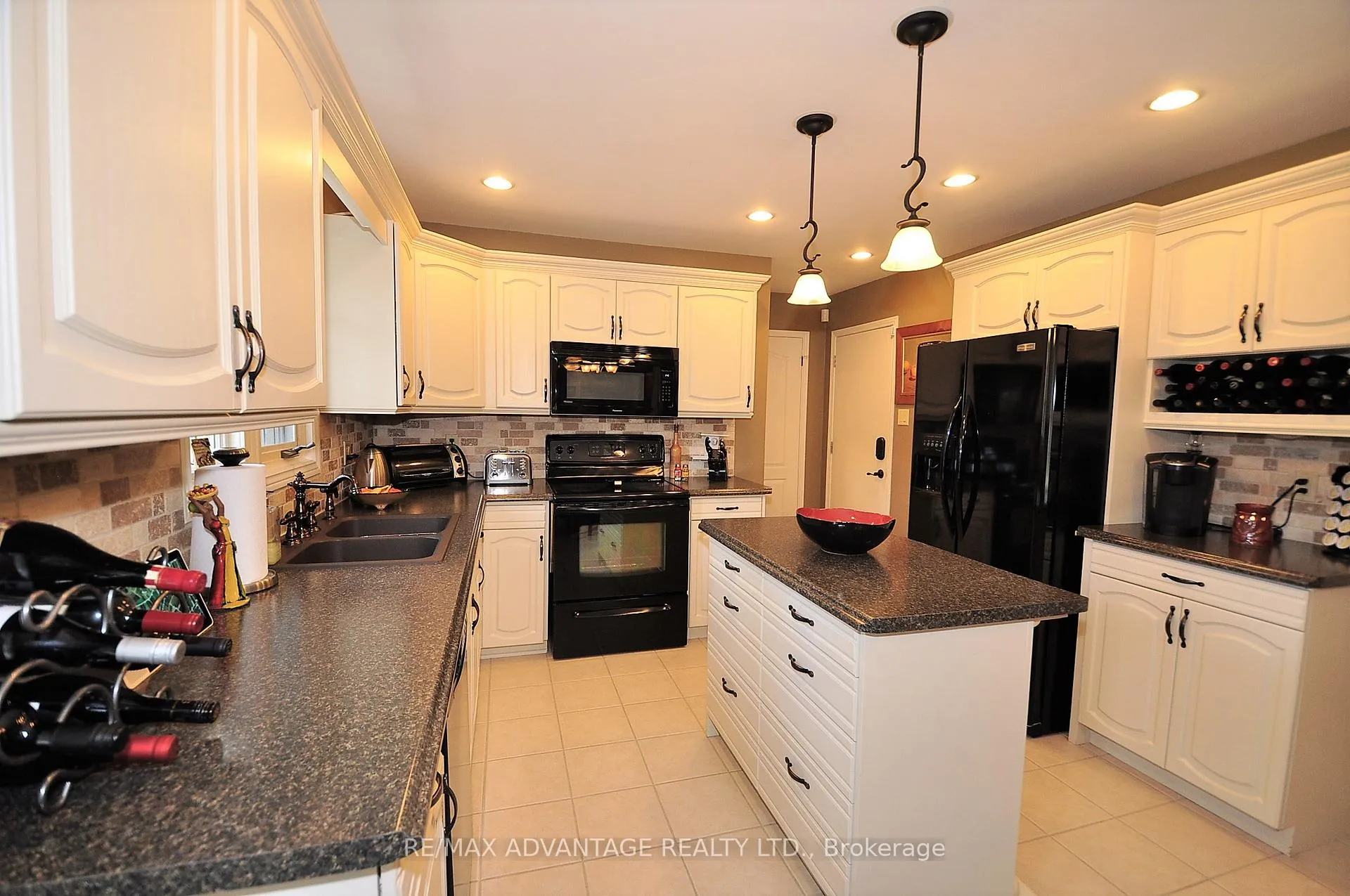 Photo 7 of 46 Pheasant Trail, Middlesex Centre, Kilworth — HOMEH